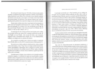 fernilndo tJra
No ranking da Freedom Housede 1999-2000, oBrasil se localiza abaixo
da média, na companhia do Azerbaijão, Bangladesh, Colômbia, Costa do Marfim,
Gabão, Guatemala, Lesoto, México, Peru, Venezuela eoutros. Quando ojudiciário
não funciona bem num pais, numa região enum Estado, muito mais também
não funciona direito. Em particular, é bem plausível imaginar que o grau de
aperfeiçoamento judiciário de um país tenha relação com seu nível decorrupção.
Existem várias medidas deste último. As principais são harmonizadas no
índice anual da Transparência Internacional (TI), no qual, em 2000, o Brasil
ficou com pontuação 3,9 (a média é 4,8). Isso corresponde ao 49º lugar da
lista, que abrange 90 países. Opaís menos corrupto foi a Finlândia, com 1O
pontos, e o mais corrupto a Nigéria, com 1,2.
Acomparação dos dois rankings judiciários mencionados com oranking
da corrupção confirma que, quanto pior a avaliação judiciária de um país, de
uma Região ou de um Estado, mais corrupto ele tende a ser. A pergunta
seguinte é saber a intensidade dessa relações. Isso se faz estatisticamente,
medindo a correlação entre os conjuntos de números.
Ao se computar a correlação, entre oíndice de corrupção e o ranking do
Banco Mundial,obtém-se acifrade0,91, bastante elevada (o máximopossível é 1).
De acordo com os dados analisados estatisticamente, aalta correlação
entre os dois índices, emais a"força" dessa correlação, também bastantealta,
confere plausibilidade à especulação sobre a existência de causas comuns
para os dois indicadores. Um candidato natural é o PIB per capita, oindicador
de pobreza por excelência. Contudo, motivos estatísticos sugerem que ele não
explica toda a correlação.
Opróximo passo éindagar o que aconteceria com aposição brasileira,
nordestina ealagoana, no ranking da corrupção caso sua pontuação no ranking
judiciário subisse. Aresposta para essa questão seria: para alterar ojudiciário,
seria necessário modificar aspectos doordenamento legal edas práticas sociais
que seriam simultaneamente causas da corrupção.
30
CORRUPÇÃO EPOBREZA NO BRASii : ALAGOAS EM DESTAQUí-
A pontuação aproximada que o Brasil passaria a ter no ranking da
corrupção caso seu judiciário sofresse melhorias de 20%, 30% e 50% na
classificação do Banco Mundial, usando-se aprojeção sugerida estatisticamente,
no caso de uma melhoria de 50% no índice judiciário. Apontuação atingida, de
cerca de 6,0 na escala da corrupção, colocaria opaís nas imediações da Estônia
e da Botsuana, logo abaixo da Bélgica. Enão é só isso. Em artigo publicado
este ano no JournalofPublícEconomícs. Eric Friedman, Simon Johnson, Daniel
Kaufmann e Pablo Zoido-Lobatón ("Oodgíng the grabbíng hand· the
determínants of unoffícíal actívíty ín 69 countríes') examinam indicadores
relacionados àeconomia informal, entre eles o sistema judiciário. No Brasil, a
informalidade corresponde a algo entre 29% e 38% do total (a diferença
decorre de diferentes maneiras de medir essa parcela da economia).
Aanálise estatística desses autores indica que aelevação de um ponto
no índice de saúdejudiciária (números de 1995 da Freedom House, cuja escala
era formada por cinco patamares) corresponderia auma transferência de 7,8%
da parcela informal do produto econômico total para aparcela formal, atingida
pela cobrança de impostos. Contudo, a correlação estatística entre saúde
judiciáriaetamanho da economia informal não é significativa quando se excluem
os países industrializados.
Seja como for, independentemente de indicadores estatísticos, é
conhecimento geral que o sistema judiciário brasileiro é lento, funciona melhor
para os ricos do que para os pobres, é mais azeitado para opoder econômico
do que para o comum dos mortais e é pouco exposto ao escrutínio público.
Como notou Luís Nassif em suacoluna da FolhadeS. Paulodo dia 4de novembro
de 2001, um pouquinho de racionalidade administrativa, quando aplicada, opera
maravilhas. Mas, na média geral brasileira, ojudiciárioéevidentemente afetado
por ineficiências que só favorecem a impunidade daqueles envolvidos com a
corrupção e com a evasão tributária. Oassunto, que vai muito além de casos
tópicos como o do TRT-SP. decerto mereceria mais atenção.
31
 