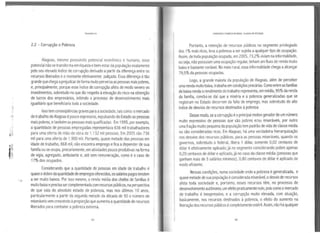 d
.1
1 li
"
;,
...
;li
..,
Fet"nando Lira
2.2 - Corrupção e Pobreza
Alagoas, mesmo possuindo potencial econômico e humano, esse
potencial não se transforma em riqueza ebem-estar da população exatamente
pelo seu elevado índice de corrupção derivado a partir da diferença entre os
recursos liberados eo montante efetivamente paliçado. Essa diferença étão
grande quechega aprejudicar de forma muitoperversa as pessoas mais pobres,
e, principalmente, porque esse índice de corrupção afeta de modo severo os
investimentos, sobretudo no que diz respeito àelevação do risco na obtenção
de lucros dos empresários, inibindo o processo de desenvolvimento mais
igualitário que beneficiaria toda asociedade.
Isso tem conseqüências graves para asociedade, tais como: omercado
de trabalho de Alagoas é pouco expressivo, expulsando do Estado as pessoas
mais pobres, etambém as pessoas mais qualificadas. Em 1995, por exemplo,
aquantidade de pessoas empregadas representava 636 mil trabalhadores
para uma oferta de mão-de-obra de 1.132 mil pessoas. Em 2005 são 736
mil para uma oferta de 1.900 mil. Portanto, quase metade das pessoas em
idade de trabalho, 868 mil, não encontra emprego e fica adepender de sua
família ou se ocupa, precariamente, em atividades pouco produtivas na forma
de vigia, agregado, ambulante e, até sem remuneração, como é o caso de
17% dos ocupados.
Considerando que a quantidade de pessoas em idade de trabalho é
quase odobro daquantidadede empregos oferecidos, os salários pagos tendem
a ser muito baixos. Por isso mesmo, a renda média dos chefes de famílias é
muito baixa eprecisa ser complementada com recursos públicos, na perspectiva
de que saia do absoluto estado de pobreza, mas nos últimos 1Oanos,
particularmente a partir da segunda metade da década de 90 o número de
miseráveis vem crescendo à proporção que aumenta aquantidade de recursos
liberados para combater apobreza extrema.
44
CORRIJ'V'O EPOSREZ> NO BRASIL Al>.OOAS EM OEST~
Portanto, a retenção de recursos públicos no segmento privilegiado
dos 1%mais ricos, leva apobreza a ser sujeita aqualquer tipo de ocupação.
Assim, de toda população ocupada, em 2005, 73,2% viviam na informalidade,
ou seja, não possuíam uma ocupação regular,tinham um fluxo de renda muito
baixo e bastante variável. No meio rural, essa informalidade chega aalcançar
79,5% da pessoas ocupadas.
Logo, a grande maioria da população de Alagoas, além de perceber
uma renda muitobaixa, trabalha em condições precárias. Como entre as famílias
de baixa renda orendimento do trabalho representa, em média, 95% da renda
da família, conclui-se daí que a miséria e a pobreza generalizadas que se
registram no Estado decorrem da falta de emprego, mas sobretudo do alto
índice de desvios de recursos destinados à pobreza
Desse modo, se acorrupção éoprincipal motivo geradorde um número
muito expressivo de pessoas que são pobres e/ou miseráveis, por outro
uma fração muito pequena da população tem padrão de vida de classe média
ou são consideradas ricas. Em Alagoas, há uma verdadeira hierarquização
nos desvios dos recursos públicos, para as pessoas miseráveis, quando os
governos, sobretudo o federal, libera 1 dólar, somente 0,02 centavos de
dólar éefetivamente aplicado; já no segmento considerando pobre apenas
0,20 centavos de dólar eaplicado, já no caso da classe média (pessoas que
ganham mais de 5 salários mínimos), 0,80 centavos de dólar é aplicado de
modo eficiente.
Nessas condições, numa sociedade onde apobreza égeneralizada, e
quase metade de sua população éconsiderada miserável, odesvio de recursos
afeta toda sociedade e, portanto, esses recursos têm, no processo de
desenvolvimento autônomo, um efeito praticamente nulo, pois como omercado
de trabalho é inexpressivo, e a corrupção muito elevada, com atuação,
basicamente, nos recursos destinados à pobreza, o efeito do aumento na
liberaçãodos recursos públicos écompletamente estéril. Assim, não háqualquer
45
 