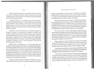 Fernando Lira
Assim, oaumento da liberaçãode recursos públicos ocorrido nosúltimos
cinco anos, tem contribuído apenas para melhorar ainda mais o nível de vida
dosafortunadosetornado mais precário odesconforto em que estámergulhada
quase metade da população infantil.
O trabalho infantil não é um fenômeno novo no Brasil. Durante o
processo de industrialização do país, as tarefas simplificadas eautomatizadas
muito contribuíram para utilização de mão-de-obra infanto-juvenil. No
Nordeste, desde o tempo da escravidão, as crianças executam atividades
perigosas einsalubres. Em Alagoas também éantiga apresença do trabalho
infantil nos canaviais.
Atualmente, a grande oferta desse tipo de trabalhador precoce tem
obrigado as crianças a se subordinarem a condições de trabalho muito
perversas: trabalhar sozinha, executar trabalho perigoso, penoso prejudicial
ao desenvolvimento fisico, psíquico, moral esocial, eem horários e locais que
não permitem freqüentar a escola. Mesmo proibido pela Organização
Internacional doTrabalho (OIT), no Brasil, quase 50% do trabalho infantil está
no Nordeste. Em Alagoas, são 85 mil, o que corresponde a 12% do total. No
Brasil, representam 11%do total.
Quando se fala no trabalhador de 5 a 14 anos de idade têm-se que
reconhecer que essa categoria de trabalhador éum trabalhador incompleto e,
de certa forma, ilegítimo. Nessa visão, as crianças dessa faixa-etária deveriam
estar na escola, brincando, efora do mercado de trabalho, uma vez que estão
na fase de desenvolvimento que nossa sociedade deveria reconhecer como
momento de preparação para a vida adulta, quando se passa, então, da
menoridade para amaioridade. Normalmente, énessa faixa-etária quehomens
emulheres iniciam aformação de sua estrutura de valores tendo os primeiros
contatos com os conceitos mais importantes.
Omenor, ao assumir um posto de trabalho, édestituído do seu modo
naturalde vida baseado na fantasia ena brincadeira mágica. Assim, ao assumir
58
CORRUPÇÃO EPOBREZA NO BRASIL: ALAOOAS EM DESTAQUt
tamanha responsabilidade e permanecer sob a supervisão de estranhos,
freqüentemente dos próprios parentes, vizinhos epais, éforçado asubmeter-
se alongasjornadas detrabalho, percebendo renda muito inferior aos adultos
ou, muitas das vezes, sem receber qualquer remuneração.
Muitas pessoas interessadas em explorar o trabalho infantil justi~icam
que as crianças pobres devem trabalhar porque otra~alho protege do cnme e
da marginalização.além do que, otrabalho pode ser visto como uma forma de
aprendizado. Considerando que ogrosso dos trabalhadores ~recoces e~erce
atividadesno meio rural, pelas próprias características desse tipo deambiente,
muito dificilmente as crianças serão estimuladas aum futuro promissor.
Por outro lado, tanto no meio urbano quanto no ambiente rural, as
crianças exercem atividades extremamente desqualificadas, não:ejustificando
como um meio de aprendizado através do qual se transformarao em adultos
experientes. Em Alagoas, as crianças de 5a 14 anos ocupam-.se basica~~nte
como catadores de papel, em serviços de cerâmicas, em oficinas mecanicas,
em serviços de pedreiras, na cultura do fumo .
Nessas atividades, as crianças trabalham em média 44 horas semanais
equase 60% delas já foram vítimas de algum tipo de acidente,dec~rrente do
uso da foice e do facão. Entre as crianças de 12 a 13 anos, e muito comum
encontrar crianças cuja produção equivale a70% da produção do adulto.
Esseforte processo deexclusão social dascriançasesua famílianãoacontece
de umdiapara anoite. Éresultado do um modelode definiçõesde ~ri~ridades que,
em Alagoas, está estruturado para atender aparcela dos 1%mais ncos.
Por isso mesmo éque muitas famílias, não suportando oelevado grau
de desconforto de sua residência e, tendo os recursos liberados literalmente
roubados, não vislumbram outra alternativa que não a de colocarem seus
filhos nas atividades agrícolas de alto risco, ou nas ruas numa luta desesperada
para se manterem vivas. Nesse sentido, os meninos eas meninas de 5 a 14
59
 