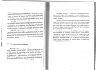 •
2
',,
.,
~olític.os foi a.sec.a que,junto com oanalfabetismo, a_pobreza eamortalidade
infantil! faz parte dasestratégias dereivindicação derecursosjunto ao governo
federal. ~m Alagoas, por exemplo, todos os municípios têm índice de
d_:senv~lv~mento humano muito inferior à média regional e, por isso mesmo,
sao ass1st1dos pelo programa federal Fome Zero.
ParaaUnião, no entanto, avariedade deórgãos, planos eprogramas e
apropaganda de destinação derecursos aos flagelados da seca eao combate
ao analfabetismo servem para prestar contas à Nação e para demonstrar a
preocupação com essa parte do território nacional, ao mesmo tempo em que
assegura aessa esfera governamental oapoio político necessário.
. Assi.m sendo,.ª_elite de Alagoas e suas coalizões formam um quadro
regional CUJa compos1ç~o pode variar doclientelismo àconcentração derenda,
passandopelo paternalismo, analfabetismo, elevada mortalidade infantil eforte
exclusão social, sem que qualquer tipo de dirigismo transformador tenha real
possibilidade de se impor.
, 4.2 - ACorrupção e oAumento da Riqueza
r
Alagoas.é um dos poucos Estados do Nordeste que apresentam um
grande potencial de recursos naturais e humanos capaz de fazer de sua
população uma das mais desenvolvidas do País: possui um litoral extenso e
d~s mais admiráveis do mundo; o subsolo é um dos mais ricos em petróleo,
gas natural eoutros; aZona da Mata é uma das mais férteis do Nordeste· 0
Agreste é todo ele agricultável, com terras planas e férteis. Comparado c~m
outros Estados, aárea semi-árida érelativamente pequena.
76
'
1
l
1
1
1
CORRUPÇÃO EPOBREZA NOSRASIL: ALAGOAS EMDESTAQUE
Em Alagoas, a natureza é pródiga, não se registram terremotos,
maremotos, tornados, vulcões ou qualquer anomalia natural que afete o
seu potencial de desenvolvimento. Praticamente, só se conta com fatores
naturais favoráveis.
Em relação aos recursos humanos, existe um potencialimportante. Desse
Estado saem, todos os anos, milhares de pessoas que, tangidas pela alta
concentração da propriedade da terra, pela elevada concentração de renda e
pela ausência de ocupação, vão gerar riquezas em outros Estados brasileiros.
Onúmero de alagoanos residentes em São Paulo e Rio de Janeiro é quase
igual ao dos que permanecem em Maceió.
Ográfico 18 mostra que, nos últimos 50 anos, a economia alagoana
tem experimentado um crescimento econômico vigoroso. Segundo estudos
realizados pelo professor da FENUSP Alvaro Zini, de 1939 a 1994, a renda
percapita cresceu 6,2 vezes, um aumento maior do que o registrado em São
Paulo, Rio de Janeiro eRio Grande do Sul, que elevaram suas rendas em 4,5,
3,3 e 5,1 vezes, respectivamente. No Nordeste, superou Pernambuco com
4,1, Piauí, 3,4 eMaranhão, 4.5vezes.
77
 
