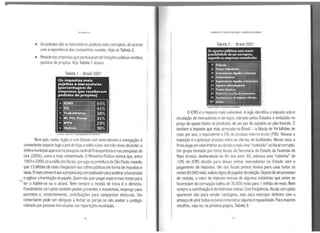 Fernando Lira
• Os policiais são os funcionários públicos mais corruptos, de acordo
com aexperiência das companhias ouvidas. Veja-se Tabela 2.
• Metadedas empresas que participaram de licitações públicasrecebeu
pedidos de propina. Veja Tabela 1 abaixo.
Tabela 1 - Brasil 2001
Num país, numa região enum Estado com tanto desvios esonegação, é
conveniente separar logoojoio do trigo eexibir ojoio: dos três níveis de poder, a
esfera municipal aparece na pesquisa da Kroll/Transparência enas pesquisas de
Lira (2005), como a mais contaminada. OMinistério Público estima que, entre
1993 e2000, só amáfiados fiscais, queagia na prefeitura deSão Paulo, impediu •
que 13 bilhões de reais chegassem aos cofres públicos em forma de impostos e
taxas. Omaiscomum équeapropina seja umcatalisador para acelerar aburocracia
eagilizar atramitação de papéis. Quem não quer pagar espera mais tempo para
ter o habite-se ou o alvará. Nem sempre a moeda de troca é o dinheiro.
Funcionários corruptos também pedem presentes emordomias, emprego para
parentes e, evidentemente, contr:ibuições para campanhas eleitorais. Um
comerciante pode ser obrigado a fechar as portas se não aceitar o pedágio
cobrado por pessoas incrustadas nas repartições municipais.
16
CORRUPÇÃO EPOBREZA NO BRASIL: ALAGOAS EM OESTAQUE
Tabela 2- Brasil 2001
OICMS é o imposto mais vulnerável. Asigla identifica o imposto sobre
circulação de mercadorias e serviços, cobrado pelos Estados e embutido no
preço de quase todos os produtos, de um par de sapatos ao pão francês. É
também o imposto que mais arrecada no Brasil - a fábula de 94 bilhões de
reais por ano, o equivalente a 8% do produto interno bruto (PIB). Relaxar a
inspeção é o principal produto entre as ofertas de facilidades. Nesse caso, a
firma paga um valor inferiorao devidoemais uma "comissão" ao fiscal corrupto.
Um grupo formado por trinta fiscais da Secretaria de Estado da Fazenda de
Mato Grosso, desbaratada no fim dos anos 90, cobrava uma "caixinha" de
10% do ICMS devido para deixar entrar mercadorias no Estado sem o
pagamento de impostos. Um dos fiscais presos levava para casa todos os
meses90.000 reais, salário dignodejogadordeseleção. Depois de um processo
de revisão, o valor do imposto mensal de algumas indústrias que antes se
favoreciam da corrupção saltou de 30.000 reais para 1milhão de reais. Nem
sempre acombinação éde interesse mútuo. Com freqüência, fiscais corruptos
aparecem não para vender vantagens, mas para extorquir dinheiro com a
ameaça de abrir todos os livros eencontrar algumairregularidade. Paramaiores
detalhes, veja-se, na próximºapágina, Tabela 3:
17
 