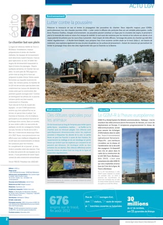 ACTU LGV
Le chantier bat son plein
La ligne est devenue réalité de Tours à
Bordeaux. Installations, travaux
préparatoires et pistes de chantier
réalisées, les équipes de terrassement
sont désormais à pied d’œuvre. Chacun
peut apercevoir, au loin, le ballet des
engins de terrassement esquissant la
ligne à travers les paysages. Depuis
quelques semaines, le chantier bat son
plein. Ce sont près de 700 engins en
action tout au long de la trace qui
préparent la plate-forme, future assise
ferroviaire sur laquelle rouleront les
trains. Sur certains points, le chantier de
la LGV est encore plus spectaculaire avec
notamment les travaux de déviation de
routes ainsi que la construction des
premiers grands ouvrages d’art. Comme
en témoignent les photos de ce journal,
certains ponts ont bien avancé,
notamment en Charente.
Tout cela est le fruit du travail des
équipes ; ce sont 3 000 personnes
environ qui sont aujourd’hui sur le
terrain, et que je tiens à saluer. Ces
hommes et femmes, d’ici et d’ailleurs,
participent à une aventure humaine et
technique hors-norme. Dans ce numéro,
je vous invite à aller à la rencontre de
quelques-uns de ces compagnons, futures
recrues, formés «à l’école de la LGV ».
Bien sûr, il reste encore beaucoup à faire
d’ici 2017. Aussi, nous poursuivrons nos
eﬀorts pour une meilleure intégration de
la LGV dans son environnement, et réduire
les nuisances pour les riverains.
En complément de ce journal, je vous
incite à consulter notre site internet. C’est
le relais des actions de nos équipes sur le
terrain ; il vous permettra de suivre l’avan-
cement de cette construction extraordinaire.
Hervé TRICOT, Président de LISEA SAS
édito
Editeur : LISEA SAS
Siège social :
1 cours Ferdinand de Lesseps - 92500 Rueil-Malmaison
Adresse pour correspondance : Rue Caroline Aigle
CS 60484 - 86012 Poitiers Cedex
Tél : 05 49 11 80 00 - Fax : 05 49 88 17 50
contact@lisea.fr
Directeur de la Publication : Hervé Tricot
Rédactrice en chef : Magali Louazon
Rédaction : Axentonic.com
Graphisme, maquette : Pubble-Gum.com
Photos : A. Montaufier, M. Montméat, Aérolithe,
M. Garnier, Systra, Axentonic, T. Duqueroix, T. Marzloff,
DND, B. Masson-Floret
Distribution : Mediapost / Adrexo
N°ISSN : 2258-6342
Principaux associés : VINCI Concessions et VINCI SA,
CDC Infrastructure, MERIDIAM Infrastructure (SOJAS
SAS), AXA Private Equity
Tirage : 195 000 exemplaires imprimés sur papier
certifié PEFC, issu de forêts gérées durablement.
Prochain numéro : Décembre 2012
On les trouve tout au long de l’emprise pour éviter que la
petite faune - amphibiens, reptiles… - se fauﬁle sur le
chantier puis se retrouve piégée. Ces clôtures sont
spéciﬁquement dimensionnées selon les espèces
amenées à fréquenter les abords de la voie. Le petite
faune ne peut les franchir à cause de leur hauteur, du
resserrement du maillage et de son doublage en partie
basse qui évitent que les espèces qui creusent le sol
passent par-dessous. Un écologue veille au bon
entretien de ces bâches. Des clôtures déﬁnitives seront
ensuite mises en place tout au long de la ligne et
inspectées régulièrement.
Des clôtures spéciales pour
les animaux
Lutter contre la poussière
Préserver la ressource en eau et limiter la propagation des poussières du chantier. Deux objectifs majeurs pour COSEA,
particulièrement lors des chaudes journées d’été. « Lutter contre la diffusion des particules fines est une véritable préoccupation, conﬁe
Anne-Florence Chaillou, chargée environnement. Les poussières peuvent constituer un risque pour la circulation des engins, le personnel à
pied et la traversée des routes en raison d’un manque de visibilité. Ce sont aussi des nuisances pour les riverains et les cultures aux abords, et un
risque potentiel de pollution pour les cours d’eau à proximité. » Seul moyen de lutte eﬃcace, l’arrosage des pistes du chantier qui doit être
réalisé régulièrement. « A Roullet-Saint-Estèphe, nous pompons l’eau d’une ancienne carrière située sur le tracé. Grâce à nos bassins de
traitement, nous exploitons également les eaux de pluie récupérées sur les surfaces de terrassement ». Autant de mesures qui permettent de
limiter le pompage d’eau dans des sites réglementés tels que la Charente ou la Boëme.
2
676
[ Environnement ]
[ Biodiversité ] [ Sécurité ]
Sur la LGV Tours-Bordeaux, 5 mâts
GSM-R seront implantés en priorité
ces prochains mois, car situés à
proximité des raccordements. Ils
seront ainsi mutualisés avec les mâts
du réseau existant (Synerail). Exemple
d’un pylône sur la LGV Rhin-Rhône.
Délimitant l’emprise du chantier, ce balisage indique les zones
environnementales sensibles.
30
millions
de m3 de remblais,
soit 11pyramides de Khéops
Plus de 400ouvrages d’art,
dont 19viaducs, 14sauts de mouton
et 7tranchées couvertes ou butonnées
www.lgv-sea-tours-bordeaux.fr
Le GSM-R à l’heure européenne
GSM-R ou Global System for Mobile communications - Railways : c’est le
standard des télécommunications ferroviaires de demain, en cours de
déploiement en Europe. Il remplacera progressivement le réseau de
télécommunications actuel
pour assurer les échanges
d’informations dans le cadre
d u f o n c t i o n n e m e n t
opérationnel ferroviaire.
Objectifs : une meilleure
circulation sur le réseau et
l’amélioration de la sécurité
des voyageurs. Ce dispositif
sera mis en place dans le
cadre de la construction de
la LGV SEA Tours-Bordeaux.
D è s 2015, c ’e s t un e
soixantaine de mâts GSM-R,
qui sera implantée environ
tous les 5 km de la ligne, de
Tours à Bordeaux.
engins sur le tracé,
ﬁn août 2012
Une arroseuse en action à Roullet-St-Estèphe (16).
 