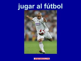 jugar al fútbol
 