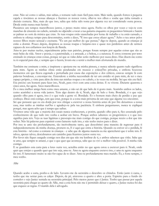 estar. Não sei como o sabias, mas sabias, e tornaste tudo mais fácil para mim. Mais tarde, quando fomos à pequena
capela e trocámos as nossas alianças e fizemos os nossos votos, olhei-te nos olhos e soube que tinha tomado a
decisão correcta. Mas, mais do que isso, sabia que tinha sido tonta por alguma vez ter considerado outra pessoa.
Desde então nunca mais hesitei.
Passámos uns tempos maravilhosos juntos, e penso muito nisso agora. Fecho os olhos por vezes e vejo-te com
manchas de cinzento no cabelo, sentado no alpendre a tocar a tua guitarra enquanto os pequeninos brincam e batem
as palmas ao som da música que crias. As tuas roupas estão manchadas por horas de trabalho e tu estás cansado, e
embora te ofereça tempo para descontraíres, sorris e dizes, "É isso que estou afazer agora." Acho o teu amor pelos
nossos filhos muito sensual e excitante. "És um pai melhor do que pensas," digo-te depois, quando as crianças já
estão a dormir. Pouco depois, despimos as nossas roupas e beijamo-nos e quase nos perdemos antes de sermos
capazes de nos enfiarmos nos lençóis de flanela.
Amo-te por muitas razões, especialmente pelas tuas paixões, porque foram sempre por aquelas coisas que são as
mais belas da vida. Amor e poesia, e a paternidade, e a amizade, e a beleza, e a natureza. E estou contente por teres
ensinado às crianças estas coisas, porque sei que as vidas delas serão melhores por causa disso. Elas dizem-me como
tu és especial para elas, e sempre que o fazem, levam-me a sentir a mulher mais afortunada do mundo.

Também me ensinaste a mim, e inspiraste e apoiaste-me na minha pintura, e nunca saberás quanto tudo significou
para mim. Agora as minhas obras estão penduradas em museus e colecçÕes privadas, e embora houvesse
momentos em que ficava esgotada e perturbada por causa das exposições e dos críticos, estavas sempre lá com
palavras bondosas, a encorajar-me. Entendeste a minha necessidade de ter um estúdio só para mim, de ter o meu
espaço próprio, e viste para além da tinta nas minhas roupas e no cabelo, e às vezes na mobília. Sei que não era fácil.
Era preciso um homem para fazer isto, Noah, para viver com uma coisa destas. E tu viveste. Durante quarenta e
cinco anos, faz agora. Anos maravilhosos.
És o meu melhor amigo bem como meu amante, e não sei de que lado de ti gosto mais. Acarinho ambos os lados,
como acarinhei a nossa vida juntos. Tens algo dentro de ti, Noah, algo de belo e forte. Bondade, é o que vejo
quando olho para ti agora, isso é o que toda a gente vê. Bondade. És o homem mais cheio de perdão e paz que
conheço. Deus está contigo, tem que estar, porque és a coisa mais próxima de um anjo que alguma vez encontrei.
Sei que pensaste que eu era doida por nos obrigar a escrever a nossa história antes de por fim deixarmos a nossa
casa, mas tenho as minhas razÕes e agradeço-te pela tua paciência. E embora perguntasses, nunca te expliquei
porquê, mas agora acho que é tempo que saibas.
Vivemos uma vida que a maioria dos casais nunca conheceram, e porém, quando olho para ti, fico assustada pelo
conhecimento de que tudo isto venha a acabar em breve. Porque ambos sabemos os prognósticos e o que isso
significa para nós. Vejo as tuas lágrimas e preocupo-me mais contigo do que comigo, porque receio a dor que irás
sofrer. Não há palavras para exprimir como lamento tudo isto, e não tenho meios para o dizer.
Por isso te amo tão profundamente, tão incrivelmente tanto, que descobrirei uma maneira de regressar para ti
independentemente da minha doença, prometo-te, E é aqui que entra a história. Quando eu estiver só e perdida, lê
esta história - tal como a contaste às crianças - e sabe que de alguma maneira eu me aperceberei que é sobre nós. E
talvez, apenas talvez, descubramos um caminho para ficarmos juntos outra vez.
Por favor não fiques zangado comigo nos dias em que não me lembrar de ti, e ambos sabemos que virão. Sabe que
te amo, que sempre te amarei, e que o que quer que aconteça, sabe que eu vivi a melhor vida possível. A minha vida
contigo.
E se guardares esta carta para a leres outra vez, acredita então no que agora estou a escrever para ti. Noah, onde
quer que estejas e quando quer que isto seja, amo-te. Amo-te agora enquanto escrevo isto, e amo-te agora enquanto
lês isto. E lamentarei muito se não for capaz de to dizer. Amo-te profundamente meu marido. És, e foste sempre, o
meu sonho.

Allie


Quando acabo a carta, ponho-a de lado. Levanto-me da secretária e descubro os chinelos. Estão junto à cama, e
tenho que me sentar para os calçar. Depois, de pé, atravesso o quarto e abro a porta. Espreito para o fundo do
corredor e vejo Janice sentada na secretária principal. Pelo menos penso que é Janice. Tenho que passar por aquela
secretária para chegar ao quarto de Allie, mas a esta hora não me é permitido deixar o quarto, e Janice nunca foi das
que esquece as regras. O marido dela é advogado.
 