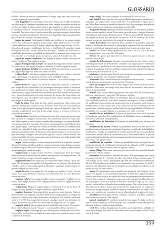 GLOSSÁRIO
de	falha.	Ativar	um	item	de	complemento	de	magia	exige	uma	ação	padrão	que	                      mago (Mag):	Uma	classe	composta	de	estudiosos	das	artes	arcanas.
provoca	ataques	de	oportunidade.                                                                 mão inábil:A	mão	mais	fraca	ou	menos	hábil	do	personagem	(geralmente	a	
      item de gatilho:	Um	item	mágico	(com	uma	varinha,	por	exemplo)	que	produz	            esquerda).	Um	ataque	usando	a	mão	inábil	sofre	-4	de	penalidade	na	jogada	de	ata-
um	efeito	mágico.	Qualquer	conjurador	que	tenha	a	magia	armazenada	no	item	em	              que.	Além	disso,	somente	a	metade	do	bônus	de	Força	do	personagem	será	aplicada	
sua	lista	de	magias	de	classe	poderá	ativá-lo	para	duplicar	seu	efeito,	não	importa	        ao	dano	causado	com	uma	arma	empunhada	na	mão	inábil.
se	a	conhece	ou	não.	O	usuário	precisa	descobri	a	magia	contida	no	item	antes	de	                margem de ameaça:	Qualquer	resultado	natural	que	crie	uma	ameça	quando	é	
conjurá-la.	Para	ativar	o	item,	é	preciso	apenas	falar	uma	palavra	mágica,	sem	nenhum	      obtido	em	uma	jogada	de	ataque.	Para	a	maior	parte	das	armas,	a	margem	de	ameaça	
gesto	ou	complemento	adicional.	Ativar	um	item	de	gatilho	exige	uma	ação	padrão	            é	20;	algumas	têm	margens	de	ameaça	entre	19-20,	ou	mesmo	18-20.	No	entanto,	
que	não	provoca	a	ataques	de	oportunidade.                                                  uma	jogada	de	ataque	que	não	igualar	ou	superar	a	CA	do	oponente	não	é	uma	
      jogada de ataque:	Uma	jogada	de	dados	para	verificar	se	um	ataque	atingiu	            ameaça,	mesmo	que	esteja	dentro	da	margem	de	ameaça	da	arma.
o	alvo.	Para	realizar	uma	jogada	te	ataque,	jogue	1d20	e	adicione	todos	os	modifi-               matriz de combate:	Uma	superfície	plana,	dividida	em	quadrados,	usada	para	
cadores	aplicáveis	para	o	tipo	de	ataque	–jogada	de	ataque	corpo	a	corpo	=	1d20	+	          indicar	a	localização	das	criaturas	e	personagens	(representados	por	miniaturas)	
bônus	base	de	ataque	+	modificador	de	Força	+	modificador	de	tamanho;	jogada	               durante	os	combates	e	quaisquer	outras	situações	que	exigem	raciocínio	tatuo
de	ataque	à	distância	=	1d20	+	bônus	base	de	ataque	+	modificador	de	Destreza	+	                 Médio:	Uma	criatura	Média	geralmente	tem	entre	1,20	m	e	2,70	m	de	altura	
modificador	de	tamanho	+	penalidade	por	distância.	Em	qualquer	caso,	o	ataque	será	         ou	comprimento	e	pesa	entre	20	e	250	quilos.
bem-sucedido	se	o	resultado	igualar	ou	superar	a	Classe	de	Armadura	do	alvo.                     Mestre:	O	jogador	que	representa	os	monstros,	oponentes,	cria	a	base	da	
      Jogada de ataque à distância:	Uma	jogada	de	ataque	usando	uma	arma	de	                historia	e	serve	de	juiz.
ataque	à	distância.	Veja	jogada	de	ataque.                                                       metade do deslocamento:	Quando	a	movimentação	de	uma	criatura	estiver	
      jogada de ataque corpo a corpo:	Uma	jogada	de	ataque	em	combate	corporal.	            reduzida	para	metade	do	deslocamento,	considere	cada	espaço	que	será	atravessado	
É	o	contrário	de	uma	jogada	de	ataque	a	distância.	Consulte	jogada	de	ataque.               como	se	fossem	2	quadrados,	e	cada	espaço	em	uma	movimentação	diagonal	como	
      jogada de chance de falha:	Uma	jogada	de	1d%	para	determinar	o	sucesso	de	            se	fossem	3	quadrados.	Sob	esta	condição,	é	impossível	correr,	realizar	Investidas	ou	
uma	jogada	de	ataque	que	sofra	uma	chance	de	falha.                                         executar	um	passo	de	ajuste	de	1,5	m.
      Ladino (Lad):	Uma	classe	composta	de	personagens	que	utilizam,	acima	de	                   miniatura:	A	representação	física	de	uma	criatura	ou	personagem	na	matriz	de	
tudo,	a	furtividade	no	lugar	da	força	bruta	ou	da	habilidade	mágica.                        combate,	geralmente	uma	miniatura	tridimensional.
      letárgico:	Em	um	estado	de	animação	suspensa.	Uma	criatura	letárgica	está	                 Minúsculo:	Uma	criatura	Minúscula	normalmente	tem	menos	de	15	centíme-
indefesa.                                                                                   tros	de	altura	ou	comprimento	e	pesa	cerca	de	75	gramas.
      limite diário:	O	“espaço”	na	mente	do	conjurador	dedicado	a	armazenar	                     mirar uma magia:	Direcionar	um	efeito	mágico	ativo	contra	um	alvo	(ou	alvos)	
uma	magia	do	nível	apropriado.	Um	personagem	consegue	preparar	e	armazenar	                 específico.	Direcionar	uma	magia	exige	uma	ação	de	movimento	e	não	provoca	
uma	quantidade	de	magias	indicada	na	sua	tabela	de	classe.	Os	conjuradores	que	             ataque	de	oportunidade
preparam	suas	magias	normalmente	encolhem	todas	elas	durante	esse	processo,	                     Miúdo:	Uma	criatura	Miúda	geralmente	tem	entre	30	e	60	centímetros	de	
mas	é	possível	selecioná-las	em	outro	momento	do	mesmo	dia.	Caso	deseje,	um	                altura	ou	comprimento	e	pesa	entre	500	gramas	e	4	quilos.
personagem	é	capaz	de	preparar	uma	magia	de	nível	inferior	usando	o	espaço	de	                   modificador:	Qualquer	bônus	ou	penalidade	aplicado	nas	jogadas	de	dados.	
uma	magia	de	nível	superior.                                                                Um	modificador	positivo	e	um	bônus,	enquanto	um	negativo	é	uma	penalidade.	
      linha de efeito:	Uma	linha	de	efeito	indica	quando	um	efeito	(como	uma	               Os	modificadores	provenientes	da	mesma	tome	não	se	acumulam,	assim	como	os	
explosão)	alcança	uma	criatura	ou	não.	A	linha	de	efeito	funciona	como	a	linha	de	          modificadores	de	um	mesmo	tipo.	Caso	exista	mais	de	um	modificador	de	um	
visão,	exceto	que	ela	ignora	quaisquer	obstáculos	capazes	de	impedir	a	visão.	Por	          mesmo	tipo,	considere	apenas	o	melhor	bônus	ou	a	pior	penalidade.	Os	bônus	ou	
exemplo,	a	explosão	de	uma	bola de fogo	atinge	mesmo	as	criaturas	invisíveis	ou	            penalidades	sem	um	tipo	indicado	se	acumulam	com	todos	os	demais.
escondidas	nas	sombras.                                                                          modificador de habilidade:	Um	bônus	ou	penalidade	associado	a	um	valor	
      linha de visão:	Uma	linha	sem	obstruções	entre	dois	pontos,	que	permite	que	          de	habilidade	especifico.	Os	modificadores	de	habilidade	afetam	as	jogadas	que	
duas	criaturas	se	enxerguem	mutuamente.	Para	determinar	a	linha	de	visão,	trace	            envolvem	a	habilidade	correspondente.
uma	linha	imaginária	entre	o	espaço	ocupado	pelo	personagem	e	o	espaço	desejado.	                modificador de Iniciativa:	Um	bônus	ou	penalidade	para	os	testes	de	
Caso	a	linha	esteja	livre	(não	haja	obstruções),	o	personagem	terá	uma	linha	de	visão	      Iniciativa.
para	aquele	espaço.	Caso	haja	uma	criatura	na	sua	linha	de	visão,	ele	também	estará	             modificador de perícia:	O	bônus	ou	penalidade	associado	a	uma	perícia.	O	
na	linha	de	visão	dela.	A	linha	estará	livre	quando	não	atravessar	ou	mesmo	tocar	          modificador	de	perícia	equivale	a	graduação	da	perícia	+	modificador	de	habilidade	+	
quaisquer	quadrados	capazes	de	bloquear	a	visão	do	personagem.	Caso	seu	persona-            modificadores	variados	(os	modificadores	variados	incluem	bônus	raciais,	penalidade	
gem	não	consiga	enxergar	o	alvo	(se	estiver	cego	ou	a	criatura	estiver	invisível),	não	     de	armadura,	modificadores	de	circunstancia,	etc.).	Estes	modificadores	se	aplicam	
existirá	uma	linha	de	visão,	mesmo	que	seja	possível	traçar	uma	linha	desobstruída	         ao	testes	de	perícia	realizados	pelos	personagens	quando	tentam	executar	uma	tarefa	
entre	os	dois	pontos	desejados.                                                             relacionada	com	aquela	perícia.
      magia:	Um	efeito	mágico.	As	duas	categorias	principais	de	magia	são:	arcanas	e	            modificador de tamanho:	O	bônus	ou	penalidade	devido	a	categoria	de	ta-
divinas.	Os	clérigos,	druidas,	paladinos	e	rangers	conjuram	magias	divinas,	enquanto	       manho	da	criatura.	Os	modificadores	de	tamanho	são	aplicados	na	CA,	nas	jogadas	
os	bardos,	magos	e	feiticeiros	conjuram	magias	arcanas.	As	magias	também	podem	             de	ataque,	testes	de	Esconder-se,	testes	de	Agarrar	e	outros.
ser	agrupadas	por	escolas	de	magia.                                                              monge (Mng):	Uma	classe	composta	por	mestres	das	artes	marciais	dotados	
      magia arcana:	As	magias	arcanas	envolvem	a	manipulação	direta	de	energias	            de	inúmeros	poderes	exóticos.
místicas,	em	vez	da	intervenção	de	poderes	mais	elevados	(veja	magias	divinas).	Os	              morrendo:	Inconsciente	é	próximo	da	morte.	Um	personagem	que	estiver	
bardos,	feiticeiros	e	magos	conjuram	magias	arcanas.                                        morrendo	terá	entre	I	e	-9	pomos	de	vida	e	não	poderá	realizar	nenhuma	ação.	A	
      magia conhecida:	Uma	magia	que	um	conjurador	arcano	conheça	e	possa	pre-              cada	rodada,	no	seu	turno,	o	personagem	joga	ld%	para	verificar	sua	estabilização.	
parar.	Para	um	mago,	isso	significa	tê-la	registrada	em	seu	grimório.	Para	feiticeiros	     Ele	tem	10%	de	chance	de	estabilizar	seu	organismo.	Caso	contrário,	ele	perde	1	
e	bardos,	conhecer	uma	magia	significa	selecioná-la	na	criação	de	personagem	ou	            ponto	de	vida	adicional.	Caso	um	personagem	nessa	condição	seja	reduzido	a	-10	
quando	adquirir	um	novo	nível.                                                              pontos	de	vida,	ele	estará	morto.
      magia de cura:	Uma	magia	de	cura	sempre	tem	a	palavra	“curar”	em	seu	                      morto:	Um	personagem	morre	quando	seus	pontos	de	vida	atingem	-10	ou	
nome,	como	curar ferimentos mínimos,	curar ferimentos leves	ou	curar ferimentos             menos	e/ou	quando	sua	Constituição	é	reduzida	a	0.	Além	disso,	algumas	magias	e	
críticos em massa.                                                                          efeitos	(como	dano	maciço)	são	capazes	de	matar	um	personagem	instantaneamente.	
      magia de infligir:	Uma	magia	de	infligir	sempre	tem	a	palavra	“infligir”	em	seu	      A	morte	libera	a	alma	da	vítima	de	seu	corpo,	que	então	viaja	para	um	Plano	Exterior.	
nome,	como	infligir ferimentos leves,	infligir ferimentos críticos	ou	infligir ferimentos   Os	personagens	mortos	não	podem	se	beneficiar	de	nenhum	tipo	de	cura,	mas	é	
críticos em massa.                                                                          possível	ressuscitá-los	utilizando	determinadas	magias.	Um	corpo	morto	sofrerá	
      magia divina:	Magias	de	origem	religiosa,	advindas	da	fé	ou	de	um	deus.	Os	           decomposição	normal,	a	menos	que	seja	preservado	magicamente.	As	magias	que	
clérigos,	druidas,	paladinos	e	rangera	conjuram	magias	divinas.                             ressuscitam	um	personagem	também	recuperam	completamente	seu	corpo	–	pelo	
      magia de domínio:	Uma	magia	divina	que	pertence	a	um	domínio.	Todos	os	               menos	até	a	condição	do	momento	da	morte	(dependendo	da	magia	ou	do	item).
domínios	têm	uma	magia	de	cada	nível.	Além	de	suas	magias	diárias,	os	clérigos	são	              mundano:	Normal,	algo	comum,	cotidiano.	A	palavra	mundano	também	é	
capazes	de	conjurar	uma	magia	de	domínio	por	dia	para	cada	nível	de	conjurador	             usada	como	sinônimo	de	“não-mágico”.
(entre	o	1°	e	98°).	Esta	magia	deve	pertencer	a	qualquer	um	de	seus	domínios.	As	                natural (resultado):	O	resultado	natural	de	uma	jogada	de	dados	ou	de	um	
magias	de	domínio	não	podem	ser	convertidas	em	magias	de	cura	ou	infligir.                  teste	é	o	número	indicado	no	dado	lançado,	não	o	resultado	modificado	depois	de	
      magia de nível 0:	São	as	magias	do	nível	mais	baixo	que	existem.	Os	conjura-          adicionar	os	bônus	e	subtrair	as	penalidades.
dores	arcanos	chamam-nas	de	“truques”	e	os	conjuradores	divinos	de	“preces”.                     nível:	Uma	medida	de	graduação	do	poder,	ou	da	experiência,	utilizado	em	
      magia de toque:	Uma	magia	que	surte	efeito	quando	o	conjurador	toca	o	alvo.	          várias	áreas	do	jogo.	Veja	nível	de	conjurador;	nível	de	personagem,	nível	de	classe	
Contra	alvos	involuntário,	as	magias	de	toque	exigem	um	ataque	de	toque	(corpo	             e	nível	de	magia.
a	corpo	ou	à	distancia).



                                                                                                                                                                      2
 