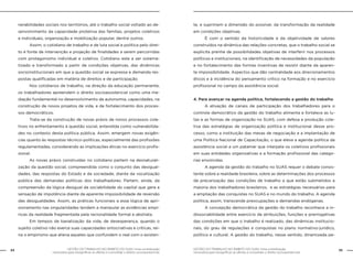 34 GESTÃO DO TRABALHO NO ÂMBITO DO SUAS: Uma contribuição 
GESTÃO DO TRABALHO NO ÂMBITO DO SUAS: Uma contribuição 35 
necessária para ressignificar as ofertas e consolidar o direito socioassistencial. 
necessária para ressignificar as ofertas e consolidar o direito socioassistencial. 
nerabilidades sociais nos territórios, até o trabalho social voltado ao de-senvolvimento 
da capacidade protetiva das famílias, projetos coletivos 
e individuais, organização e mobilização popular, dentre outros. 
Assim, o cotidiano de trabalho e de luta social e política pelo direi-to 
é fonte de intervenção e projeção de finalidades a serem percorridas 
com protagonismo individual e coletivo. Cotidiano este a ser sistema-tizado 
e transformado a partir de condições objetivas, das dinâmicas 
socioinstitucionais em que a questão social se expressa e demanda res-postas 
qualificadas em matéria de direitos e de participação. 
Nos cotidianos de trabalho, na direção da educação permanente, 
os trabalhadores apreendem o direito socioassistencial como uma me-diação 
fundamental no desenvolvimento de autonomia, capacidades, na 
construção de novos projetos de vida, e de fortalecimento dos proces-sos 
democráticos. 
Trata-se da construção de novas práxis de novos processos cole-tivos 
no enfrentamento à questão social, entendida como vulnerabilida-des 
no contexto desta política pública. Assim, emergem novas exigên-cias 
quanto às respostas técnico-políticas, especialmente das profissões 
regulamentadas, considerando as implicações éticas no exercício profis-sional. 
As novas práxis construídas no cotidiano partem na desnaturali-zação 
da questão social, compreendida como o conjunto das desigual-dades, 
das respostas do Estado e da sociedade, diante da vocalização 
pública das demandas políticas dos trabalhadores. Partem, ainda, da 
compreensão da lógica desigual da sociabilidade do capital que gera a 
sensação de impotência diante da aparente impossibilidade de reversão 
das desigualdades. Assim, as práticas funcionais a essa lógica de apri-sionamento 
nas singularidades tendem a manipular as evidências empí-ricas 
da realidade fragmentada pela racionalidade formal e abstrata. 
Em tempos de banalização da vida, de desesperança, quando o 
sujeito coletivo não exerce suas capacidades ontocriativas e críticas, rei-na 
o empirismo que aliena aqueles que confundem o real com o existen-te, 
e suprimem a dimensão do possível, da transformação da realidade 
em condições objetivas. 
É com o sentido da historicidade e da objetividade de valores 
construídos na dinâmica das relações concretas, que o trabalho social se 
explicita prenhe de possibilidades objetivas de interferir nos processos 
políticos e institucionais, na identificação de necessidades da população 
e no fortalecimento das formas inventivas de resistir diante da aparen-te 
impossibilidade. Aspectos que dão centralidade aos direcionamentos 
éticos e à incidência do pensamento crítico na formação e no exercício 
profissional no campo da assistência social. 
4. Para avançar na agenda política, fortalecendo a gestão do trabalho 
A ativação de canais de participação dos trabalhadores para o 
controle democrático da gestão do trabalho alimenta e fortalece as lu-tas 
e as formas de organização no SUAS, com defesa e produção cole-tiva 
das estratégias de organização política e institucional desse pro-cesso, 
como a instituição das mesas de negociação e a implantação de 
uma Política Nacional de Capacitação, o que eleva a agenda política da 
assistência social a um patamar que interpela os coletivos profissionais 
em suas entidades organizativas e a formação profissional das catego-rias 
envolvidas. 
A agenda da gestão do trabalho no SUAS requer o debate consis-tente 
sobre a realidade brasileira, sobre as determinações dos processos 
de precarização das condições de trabalho a que estão submetidos a 
maioria dos trabalhadores brasileiros, e as estratégias necessárias para 
a ampliação das conquistas no SUAS e no mundo do trabalho. A agenda 
política, assim, transcende preocupações e demandas endógenas. 
A concepção democrática da gestão do trabalho reconhece a in-dissociabilidade 
entre exercício de atribuições, funções e prerrogativas 
das condições em que o trabalho é realizado, das dinâmicas institucio-nais, 
do grau de regulações e conquistas no plano normativo-jurídico, 
político e cultural. A gestão do trabalho, nesse sentido, dinamizada pe- 
 