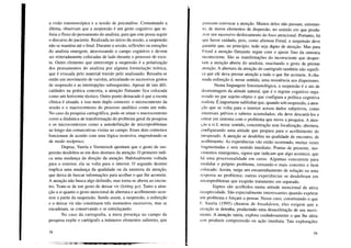 a visão estereoscópica e a sessão de psicanálise. Comentando a
última, observam que a suspensão é um gesto cognitivo que re-
freia o fluxo do pensamento do analista, para que este possa seguir
o discurso do paciente. Realizada no início da sessão, a suspensão
não se mantém até o final. Durante a sessão, reflexões ou emoções
do analista emergem, atravessando o campo cognitivo e devem
ser reiteradamente colocadas de lado durante o processo de escu-
ta. Outro elemento que interrompe a suspensão é a polarização
dos pensamentos do analista por alguma formulação teórica,
que é evocada pelo material trazido pelo analisando. Ressalta-se
então um movimento de vaivém, articulando os sucessivos gestos
de suspensão e as interrupções subsequentes. Apesar de tais difi-
culdades na prática concreta, a atenção flutuante fica colocada
como um horizonte técnico. Outro ponto destacado é que a escuta
clínica é situada, e isso num duplo contexto: o microcontexto da
sessão e o macrocontexto do processo analítico como um todo.
No caso da pesquisa cartográfica, pode-se situar o macrocontexto
como a dinâmica de transformação do problema geral da pesquisa
e os microcontextos como a autodefinição de microproblemas
ao longo das consecutivas visitas ao campo. Esses dois contextos
funcionam de acordo com uma lógica recursiva, engendrando-se
de modo recíproco.
Depraz, Varela e Vermersch apontam que o gesto de sus-
pensão desdobra-se em dois destinos da atenção. O primeiro indi-
ca uma mudança da direção da atenção. Habitualmente voltada
para o exterior, ela se volta para o interior. O segundo destino
implica uma mudança da qualidade ou da natureza da atenção,
que deixa de buscar informações para acolher o que lhe acomete.
A atenção não busca algo definido, mas torna-se aberta ao encon-
tro. Trata-se de um gesto de deixar vir (letting go). Tanto a aten-
ção a si quanto o gesto atencional de abertura e acolhimento ocor-
rem a partir da suspensão. Sendo assim, a suspensão, a redireção
e o deixar vir não constituem três momentos sucessivos, mas se
encadeiam, se conservando e se entrelaçando.
No caso da cartografia, a mera presença no campo da
pesquisa expõe o cartógrafo a inúmeros elementos salientes, que
38
parecem convocar a atenção. Muitos deles não passam, entretan-
lo, de meros elementos de dispersão, no sentido em que produ-
lem um sucessivo deslocamento do foco atencional. Portanto, há
que haver cuidado, pois, como afirmou Freud, a suspensão deve
garantir que, no princípio, tudo seja digno de atenção. Mas para
Freud a atenção flutuante segue com o ajuste fino da sintonia
inconsciente. São as manifestações do inconsciente que desper-
tam a atenção aberta do analista, suscitando o gesto de prestar
atenção. A abertura da atenção do cartógrafo também não signifi-
ca que ele deva prestar atenção a tudo o que lhe acomete. A cha-
mada redireção é, nesse sentido, uma resistência aos dispersares.
Numa linguagem fenomenológica, a suspensão é o ato de
desmontagem da atitude natural, que é o regime cognitivo orga-
nizado no par sujeito-objeto e que configura a política cognitiva
realista. É importante sublinhar que, quando sob suspensão, a aten-
ção que se volta para o interior acessa dados subjetivos, como
interesses prévios e saberes acumulados, ela deve descartá-los e
cntrar em sintonia com o problema que move a pesquisa. A aten-
I"ão a si é, nesse sentido, concentração sem focalização, abertura,
configurando uma atitude que prepara para o acolhimento do
inesperado. A atenção se desdobra na qualidade de encontro, de
acolhimento. As experiências vão então ocorrendo, muitas vezes
fragmentadas e sem sentido imediato. Pontas de presente, mo-
vimentos emergentes, signos que indicam que algo acontece, que
há uma processualidade em curso. Algumas concorrem para
modular o próprio problema, tomando-o mais concreto e bem
colocado. Assim, surge um encaminhamento de solução ou uma
resposta ao problema; outras experiências se desdobram em
microproblemas que exigirão tratamento em separado.
Signos são acolhidos numa atitude atencional de ativa
receptividade. São especialmente interessantes quando expõem
um problema e forçam a pensar. Nesse caso, constituindo o que
F Varela (1995) chamou de breakdown, eles exigem que a
atenção se detenha, produzindo uma desaceleração de seu movi-
mento. A atenção tateia, explora cuidadosamente o que lhe afeta
,",cmproduzir compreensão ou ação imediata. Tais explorações
39
 