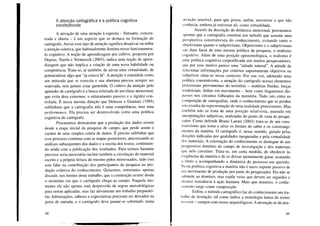 A atenção cartográfica e a política cognitiva
construtivista
A ativação de uma atenção à espreita - flutuante, concen-
trada e aberta - é um aspecto que se destaca na formação do
cartógrafo. Ativar esse tipo de atenção significa desativar ou inibir
a atenção seletiva, que habitualmente domina nosso funcionamen-
to cognitivo. A noção de aprendizagem por cultivo, proposta por
Depraz, VareIa e Vermersch (2003), indica uma noção de apren-
dizagem que não implica a criação de uma nova habilidade ou
competência. Trata-se, aí também, de ativar uma virtualidade, de
potencializar algo que "já estava lá". A atenção é entendida como
um músculo que se exercita e sua abertura precisa sempre ser
reativada, sem jamais estar garantida. O cultivo da atenção pelo
aprendiz de cartógrafo é a busca reiterada de um tônus atencional,
que evita dois extremos: o relaxamento passivo e a rigidez con-
trolada. É nessa mesma direção que Deleuze e Guattari (1995)
sublinham que a cartografia não é uma competência, mas uma
performance. Ela precisa ser desenvolvida como uma política
cognitiva do cartógrafo.
Procuramos demonstrar que a produção dos dados ocorre
desde a etapa inicial da pesquisa de campo, que perde assim o
caráter de uma simples coleta de dados. É preciso sublinhar que
esse processo continua com as etapas posteriores, atravessando as
análises subsequentes dos dados e a escrita dos textos, continuan-
do ainda com a publicação dos resultados. Para sermos bastante
precisos seria necessário incluir também a circulação do material
escrito e a própria leitura do mesmo pelos interessados, tudo isso
sem falar na contribuição dos participantes da pesquisa na pro-
dução coletiva do conhecimento. Quisemos, entretanto, apenas
discutir, nos limites deste trabalho, que a construção ocorre desde
o momento em que o cartógrafo chega ao campo. Naquele mo-
mento ele não apenas está desprovido de regras metodológicas
para serem aplicadas, mas faz ativamente um trabalho preparató-
rio. Informações, saberes e expectativas precisam ser deixados na
porta de entrada, e o cartógrafo deve pautar-se sobretudo numa
48
atenção sensível, para que possa, enfim, encontrar o que não
conhecia, embora já estivesse ali, como virtualidade.
Através da descrição da dinâmica atencional, procuramos
apontar que a cartografia constitui um método que assume uma
perspectiva construtivista do conhecimento, evitando tanto o
ob.ictivismo quanto o subjetivismo. Objetivismo e o subjetivismo
súo duas faces de uma mesma política de pesquisa, o realismo
cognitivo. Além de uma posição epistemológica, o realismo é
uma política cognitiva corporificada em muitos pesquisadores,
que por esse motivo parece uma "atitude natural". A atitude de
selecionar informações por critérios supostamente objetivos ou
subjetivos situa-se nesse contexto. Por sua vez, adotando uma
política construtivista, a atenção do cartógrafo acessa elementos
processuais provenientes do território - matérias fluidas, forças
ll'ndenciais, linhas em movimento - bem como fragmentos dis-
persos nos circuitos folheados da memória. Tudo isto entra na
composição de cartografias, onde o conhecimento que se produz
ntlo resulta da representação de uma realidade preexistente. Mas
também não se trata de uma posição relativista, pautada em
interpretações subjetivas, realizadas do ponto de vista do pesqui-
sador. Como defende Bruno Latour (2003) trata-se de um cons-
trutivismo que toma a sério os limites do saber e os constrangi-
mentos da matéria. O cartógrafo é, nesse sentido, guiado pelas
direções indicadas por qualidades inesperadas e pela virtualidade
dos materiais. A construção do conhecimento se distingue de um
progressivo domínio do campo de investigação e dos materiais
que nele circulam. Trata-se, em certa medida, de obedecer às
l'Xigências da matéria e de se deixar atentamente guiar, acatando
o ritmo e acompanhando a dinâmica do processo em questão.
Nesta política cognitiva a matéria não é mero suporte passivo de
um movimento de produção por parte do pesquisador. Ela não se
',ubmete ao domínio, mas expõe veios que devem ser seguidos e
olL'rece resistência à ação humana. Mais que domínio, o conhe-
lImento surge como composição.
Enfim, o método cartográfico faz do conhecimento um tra-
halho de invenção, tal como indica a etimologia latina do termo
111I'('Ilire - compor com restos arqueológicos. A invenção se dá atra-
49
 