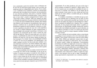 vão se produzindo a partir dos encontros entre os diferentes nós
de uma rede de enunciação da qual emerge, como seu efeito, um
mundo que pode ser compartilhado pelos sujeitos. Nesse sentido,
o que é produzido nessa experiência concreta de comunicações
transversais não é da ordem do desvelamento, do desocultamento
de uma dimensão profunda, toda pronta e recalcada. Guattari
insistirá que essa dimensão ativada pela análise "nunca é dada de
uma vez por todas", estando consequentemente ligada a uma
"intervenção criadora" (Guattari, 2004) que inaugura um plano
de flutuações da experiência. Os graus de abertura comunicacional
ou os quanta de transversalidade indicam, portanto, uma variação
cujo espectro vai de um ponto de vista proprietário (baixo grau de
abertura e referência em si), passando por pontos de vista não
proprietários (aumento do grau de abertura e referência no coleti-
vo) até a experiência sem ponto de vista, isto é, uma experiência
que encarna as próprias flutuações do plano comunicacional. A
transversalidade como princípio metodológico dá direção a uma
experiência de comunicação que faz variar os pontos de vista,
mais do que aboli-los. Trata-se de uma utopia que, como diretriz,
permite a variabilidade dos pontos de vista mais do que uma ex-
periência sem ponto de vista que parece distante da prática fac-
tual da pesquisa. Na verdade, trata-se da possibilidade de habitar
os pontos de vista em sua emergência, sem identificação e sem
apego a qualquer um deles. Ser atravessado pelas múltiplas vozes
que perpassam um processo, sem adotar nenhuma como sendo a
própria ou definitiva conjurando o que em cada uma delas há de
separatividade, historicidade e fechamento tanto ao coletivo quanto
ao seu processo de constituição.
A transversalidade, nesse seu sentido comunicacional, deve
ser pensada sob a base de uma comunidade, ou seja, de um ser-
" comum. O consenso que aparece no mundo da vida cotidiana, na
ciência e no tribunal, é um exemplo fraco de ser-comum. O con-
senso e o senso comum não são tão comuns assim, porque eles se
fazem a partir de um ponto de vista que opera na comunidade
(coletivo social), anulando e excluindo as diferenças (ou só incluin-
do-as através de uma operação comparativa que as destitui de sua
116
singularidade). É um efeito paradoxal, pois para excluir algo é
preciso primeiro reconhecê-lo, apontá-lo e depois negá-lo. Isso
nos faz suspeitar que essa operação de comunhão do senso co-
mum não só é limitada, mas também se faz por algum tipo de
poder recalcador. Assim, parece ao senso comum que não existe
aquilo que ele exclui, embora o excluído tenha que ser afirmado
antes de ser negado.
A verdadeira comunidade ou comunhão tem que ser pen-
sada como podendo gerar as diferenças que ela inclui. É nesse
sentido de uma comunicação/comunhão que Guattari fará sua
aposta em uma prática de pesquisa na qual produção de conheci-
mento e produção de realidade não se separam. Este é o sentido,
aqui posto, de uma pesquisa-intervenção: alterar os padrões co-
municacionais em determinada realidade institucional significa
intervir sobre esta realidade aumentando seu grau de abertura, em
outras palavras, deixando vir à tona o ser-comum que nela insiste
como o plano do qual ela emerge enquanto realidade efetuada,
instituída, formada.
Com o conceito de transversalidade, indica-se uma direção
metodológica em que a pesquisa se faz como intervenção sobre a
realidade'. Nesse sentido, é preciso dizer, como faz Lourau (2004a;
2004b; 2004c; 2004d), que implicados estamos todos em qual-
quer atividade de produção de conhecimento. Daí a necessidade
de fazermos sempre a análise das implicações. O procedimento
metodológico da análise das implicações circunscreve o debate de
Lourau com la cité scientifique. Tomar o tema da implicação é criar
o constrangimento para quem defenderia a neutralidade indispen-
sável para a objetividade científica, defenderia a distância entre
sujeito e objeto, defenderia a separação entre teoria e prática, e,
ainda diríamos, entre conhecimento e política. A an~lise das impli-
cações é uma operação crítica ao que se supõe "desimplicado",
porque rigorosamente comprometido com os métodos científicos.
, E. Passos e R. Benevides, "A cartografia como método de pesquisa-
intervenção", nesta coletânea.
117
 