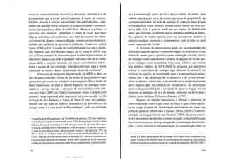 tema da vulnerabilidade dissolve a dimensão identitária e de
pessoalidade que a noção inicial impunha. A noção de vulnera-
bilidade descola a relação naturalizada infecção/indivíduo, colo-
cando em questão novas relações de vulnerabilidade: estrutural,
social, programática, além da individual. Muda-se a palavra, o
conceito, mas muda-se, sobretudo, o modo de dizer: não mais
falar ao indivíduo e do indivíduo, mas falar dos vetores do coleti-
vo (vetores de gênero, vetores culturais, vetores socioeconômicos,
vetores das políticas de governo e públicas). Como nos indica
Ayres (1996, p.19) "a noção de vulnerabilidade visa não à distin-
ção daqueles que têm alguma chance de se expor à AIDS, mas
sim ao fornecimento de elementos para avaliar objetivamente as
diferentes chances que todo e qualquer indivíduo tem de se conta-
minar, dado o conjunto formado por certas características indivi-
duais e sociais de seu cotidiano, julgadas relevantes para a maior
exposição ou menor chance de proteção diante do problema".
O sucesso do programa de prevenção da AIDS se deve ao
fato de que a extensão é efeito de um modo de fazer intensivo que
aposta nos processos de contágio ou propagação. Eis o modo de
fazer intensivista: reverter o sentido negativo do contágio, colo-
cando-o a serviço da vida - operação de antonomásia como indi-
cou-nos Negri (2002) no Poder Constituinte: tomar o próprio pelo
comum, tomar o pessoal pelo impessoal, tal como quando se, diz
no lugar de Rui Barbosa, o Águia de Haia. O vetor de contágio,
mesmo em um país de índices dramáticos de prevalência da
doença como é o caso atual de Moçambique I, pode ser revertido
I A população de Moçambique é de 20 milhões de pessoas, 52% são mulheres.
A população é predominantemente rural; 23% da população vive em áreas
urbanas. A taxa de fertilidade é 5.9%. A expectativa de vida é de 36.5 anos.
A taxa de analfabetismo é calculada em 50o/t; dos quais 71% são de mulheres.
A taxa de prevalência entre adolescentes/e jovens é em média de 13% de
HIV+, tendo as mulheres entre 15 e 24 anos apresentado prevalência de 13
a 16%. Mais de 50% dos novos casos de infecção HIV são entre adolescentes
ejovens, especialmente em meninas. Existe um Conselho de AIDS Nacional,
conduzido pela primeira-ministra onde foram estabelecidos a multissetoria-
154
se a contaminação deixa de ter o único sentido da morte, para
indicar uma direção nova, desviante, geradora de grupalidade, de
corresponsabilidade, de rede de cuidado. O contágio mais do que
se ressignificar como palavra, assume outra função em uma nar-
rativa pela vida. A palavra muda em um regime de dizibilidade
outro, que não mais se referencia pela presença sombria da morte.
Se a palavra de ordem operava com um pressuposto tanático, a
palavra-contágio expressa o compromisso com a vida, se quer
como expressão do vívido.
A reversão da antonomásia pode ser acompanhada em
diferentes aspectos quanto à soropositividade: (i) do positivo como
índice de morte, para o positivo como afirmação da vida, isto é,
do contágio como característica própria de alguém ou de um gru-
po ao contágio como experiência impessoal, coletiva, que orienta
uma política pública de DST/AIDS (a pergunta que queremos
colocar é: como fazer do contágio algo diferente da morte?); (ii)
reversão da posição de menoridade para a experimentação-mino-
ritária, isto é, da identidade de soropositivo e de jovem soropo-
sitivo (o doente, o infectado, o acometido) para um protagonismo
ativo daquele que, na condição de soropositivo, sai da posição
passiva de quem sofre para a atividade de quem se engaja em um
processo de mudança de si e do mundo, processo ou devi r mino-
ritário, como definem Deleuze e Guattari (1997).
Apostar no método intensivista é afirmar o princípio da
transversalidade como o que causa ou força a ação clínico-políti-
ca ou o que dispara um determinado movimento no plano das
políticas públicas (Benevides e Passos, 2005a; 2005b). Transver-
salidade, na acepção inicial que Guattari (2004) dá a esse concei-
to, é o movimento de abertura comunicacional, de desestabilização
dos eixos dominantes de organização da comunicação nas institui-
ções: o eixo vertical de hierarquização da comunicação entre os
lidade e a maior participação da sociedade civil como eixos condutores das
ações. Esforços nos últimos anos se concentraram na criação de uma política
institucional para a implementação de controle da epidemia (INJAD, 2001).
155
 