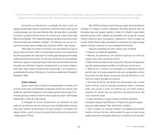 ABRIGO Temas do cotidiano
“Se entendermos a mediação de leitura como um espaço de expressão, escuta e acolhimento, daremos chance para que as crianças
possam, por meio das histórias, falar das suas dores e questões, reconstruir a própria história, entrar em contato com a falta.”
Entretanto, se entendermos a mediação de leitura como um
espaço de expressão, escuta e acolhimento, daremos chance para que as
crianças possam, por meio das histórias, falar das suas dores e questões,
reconstruir a própria história, entrar em contato com a falta. Como disse
Maria Lúcia Gulassa: “Um importante papel do abrigo é promover a cons-
ciência da falta para mobilizar o desejo”3
. O mediador, por sua vez, en-
contrará uma boa oportunidade para conhecer melhor cada criança.
Além disso, ao entrar em contato com uma história em que se
fala do amor entre pai e filho, a criança pode vivenciar uma experiência
de afeto que poderá ser importante na construção da própria identidade,
independentemente de ela ter ou não essa referência em sua realidade.
Sabemos o quanto é importante para todos nós nos identificarmos com
situações que não dizem respeito, necessariamente, ao nosso cotidiano.
Com base nelas, novas referências são construídas e se reconstitui a
possibilidade de sonhar. A literatura é “o sonho acordado das civilizações”
(Candido, 1995).
Como começar
Quanto mais cedo a criança for acompanhada no contato com
os livros, maior será sua facilidade na aquisição da leitura e escrita, mais
amplo seu repertório lingüístico e mais vasta sua leitura do mundo. É pri-
mordial que esse contato ocorra em uma situação de prazer e afetividade,
respeitando o ritmo de cada criança.
A mediação de leitura “proporciona um ambiente no qual
cada um se relaciona com os outros por uma multiplicidade de laços,
mas onde também se desenvolve um sonho próprio e se elabora um
espaço íntimo, a partir do qual é possível desenvolver um pensamento
independente” (Petit).
Não é difícil começar a reunir livros que sejam intencionalmente
variados em relação a autores, tamanhos, formatos, gêneros, tipos de
ilustração, para que possam agradar a todos. Em relação à quantidade,
podemos pensar numa coleção que possibilite num grupo de crianças
número suficiente para manusearem, explorarem e terem consigo um
ou dois títulos. Desse modo, educadores e voluntários do próprio abrigo
podem começar a exercitar-se como mediadores de leitura.
Algumas sugestões de como realizar essa atividade
	 • Preparar um ambiente agradável.
	 • Reservar, de preferência, um momento oportuno na rotina do
	 abrigo, como antes da hora de dormir.
• Deixaroslivrosaoalcancedascrianças(nochão,porexemplo),para
que elas mesmas possam escolher os títulos que querem ouvir.
	 • Além de ler e mostrar as ilustrações, os mediadores devem
	 permitir que as crianças passeiem pela sala, carregando os livros,
	 brincando com eles. Assim, aos poucos, elas vão identificar o livro
	 como um objeto portador de histórias.
	 • Os temas de leitura não devem ser direcionados nem se deve
	 tentar verificar o que as crianças entenderam sobre o conteúdo.
	 Cada uma pensa e sente as histórias de um modo próprio,
	 subjetivo, de acordo com seu repertório, sua experiência de vida
	 e seu momento atual.
	 • A partir da leitura, o grupo começa a lembrar episódios,
	 situações e pessoas significativas, e é importante garantir espaço 	
	 para que todos possam falar livremente a respeito.
	 • Com o tempo, as crianças maiores e os adolescentes podem
	 mediar a leitura. Os mais velhos podem ler para os mais novos,
	 podem promover mediações de leitura na escola em que estudam
87
 