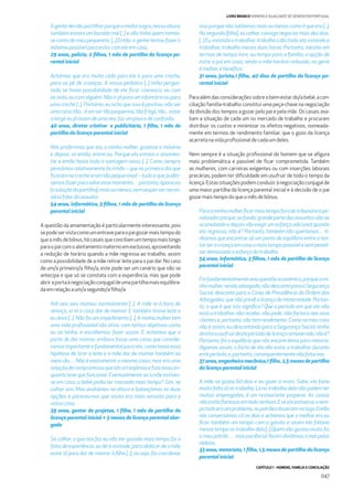 CAPÍTULO 1 - HOMENS, FAMÍLIA E CONCILIAÇÃO
047
LIVRO BRANCO HOMENS E IGUALDADE DE GÉNERO EM PORTUGAL
Agentedecidiupartilharporqueaminhasogra,nessaaltura,
também estava um bocado mal [...] e não tinha quem tomas-
se conta do meu pequenino. [...] Então, a gente tentou fazer o
máximo possívelparaestarcomeleemcasa.
29 anos, polícia, 2 ﬁlhos, 1 mês de partilha da licença pa-
rental inicial
Achámos que era muito cedo para ele ir para uma creche,
para ao pé de crianças. A nossa pediatra [...] tinha pergun-
tado se havia possibilidade de ele ﬁcar connosco, ou com
os avós, ou com alguém. Não ir já para um infantário ou para
uma creche [...]. Portanto, eu acho que isso é positivo, não ser
umacoisatão...éumsertãopequenino,tãofrágil,tão...estar
alargá-lo, jáassimdeumavez,fazumpoucodeconfusão.
40 anos, diretor criativo e publicitário, 1 ﬁlho, 1 mês de
partilha da licença parental inicial
Nós preferimos que ela, a minha mulher, gozasse o máximo
e depois, só então, entrei eu. Porque ela estava a amamen-
tar e então havia toda a vantagem nisso. [...]. Como sempre
pensámos relativamente às irmãs – que no primeiro dia que
ﬁcaram na creche eram tão pequeninas! – tudo o que pudés-
semosfazerparaadiaressemomento…portanto,apareceu
[asoluçãodapartilha],maisoumenos,semsequerserneces-
sário falardoassunto.
54 anos, informático, 3 ﬁlhos, 1 mês de partilha da licença
parental inicial
A questão da amamentação é particularmente interessante, pois
sepodeservistacomoumentraveparaopaigozarmaistempodo
queomêsdebónus,hácasaisqueconciliamumtempomaislongo
paraopaicomoaleitamentomaternoemexclusivo,aproveitando
a redução de horário quando a mãe regressa ao trabalho, assim
como a possibilidade de a mãe retirar leite para o pai dar. No caso
de um/a primeiro/a ﬁlho/a, este pode ser um cenário que não se
antecipa e que só se constata com a experiência, mas que pode
abriraportaànegociaçãoconjugaldeumapartilhamaisequilibra-
daemrelaçãoaum/asegundo/aﬁlho/a:
Até aos seis mamou normalmente [...]. A mãe ia à hora de
almoço, ia lá a casa dar de mamar. E também tirava leite e
eu dava [...]. Não foi um impedimento [...]. A minha mulher tem
uma vida proﬁssional tão ativa, com tantos objetivos como
eu os tenho, e escolhemos fazer assim. E achamos que a
parte de dar mamar, embora fosse uma coisa que conside-
ramos importante e fundamental para nós, como havia essa
hipótese de tirar o leite e a mãe dar de mamar também ao
meio-dia… Não é exatamente a mesma coisa, mas era uma
soluçãodecompromissoquenósarranjámosefuncionouen-
quanto teve que funcionar. Eventualmente se a mãe estives-
se em casa, o bebé podia ter mamado mais tempo? Sim, se
calhar sim. Mas avaliámos na altura e balançámos as duas
opções e pareceu-nos que assim era mais sensato para o
nosso caso.
39 anos, gestor de projetos, 1 ﬁlho, 1 mês de partilha da
licença parental inicial + 3 meses de licença parental alar-
gada
Se calhar, o que nos fez eu não ter gozado mais tempo foi a
falta de experiência, ou de à vontade, para abdicar de a mãe
estar lá para dar de mamar à ﬁlha [...], ou seja, foi coordenar
issoporquenãosabíamosmaisoumenoscomoéqueera[...].
No segundo [ﬁlho], se calhar, consigo negociar mais dez dias.
[...]Eu,estandoatrabalhar,trabalhoodiatodo;ela,estandoa
trabalhar, trabalha menos duas horas. Portanto, mesmo em
termos de tempo livre, ou tempo para a família, a opção de
estar o pai em casa, tendo a mãe horário reduzido, no geral
émelhor,ébenéﬁco.
31 anos, jurista,1 ﬁlha, 40 dias de partilha da licença pa-
rental inicial
Paraalémdasconsideraçõessobreobem-estardo/abebé,acon-
ciliação família-trabalho constitui uma peça-chave na negociação
da divisão dos tempos a gozar pelo pai e pela mãe. Os casais ava-
liam a situação de cada um no mercado de trabalho e procuram
distribuir os custos e minimizar os efeitos negativos, nomeada-
mente em termos de rendimento familiar, que o gozo da licença
acarretanavidaproﬁssionaldecadaumdeles.
Nem sempre é a situação proﬁssional do homem que se aﬁgura
mais problemática e passível de ﬁcar comprometida. Também
as mulheres, com carreiras exigentes ou com inserções laborais
precárias, podem ter diﬁculdade em usufruir de todo o tempo da
licença.Estassituaçõespodemconduzirànegociaçãoconjugalde
uma maior partilha da licença parental inicial e à decisão de o pai
gozarmaistempodoqueomêsdebónus.
Paraaminhamulherﬁcarmaistempoforadotribunalerape-
nalizadorporque,nofundo,grandepartedosassuntosvão-se
acumulando e depois vão exigir um esforço adicional quando
ela regressa, não é? Portanto, também não queríamos… tí-
nhamos que encontrar ali um ponto de equilíbrio entre o ten-
tarteracriançaemcasaomaistempopossívelesempenali-
zardemasiadooesforçodotrabalho.
54 anos, informático, 3 ﬁlhos, 1 mês de partilha da licença
parental inicial
Foifundamentalmenteumaquestãoeconómica,porqueami-
nhamulher,sendoadvogada,nãodescontaparaaSegurança
Social, desconta para a Caixa de Previdência da Ordem dos
Advogados, que não prevê a licença de maternidade. Portan-
to, o que é que isto signiﬁca? Que o período em que ela não
está a trabalhar não recebe, não pode, não factura aos seus
clientes e, portanto, não tem rendimento. Como no meu caso
não é assim, eu descontando para a Segurança Social, tenho
direitoausufruirdesteperíododelicençaremunerado,nãoé?
Portanto, foi o equilíbrio que nós encontrámos para minorar,
digamos assim, o facto de ela não estar a trabalhar durante
esteperíodo,e,portanto,consequentementenãofaturava.
37anos,engenheiromecânico,1ﬁlho,2,5mesesdepartilha
da licença parental inicial
A mãe só gozou 60 dias e eu gozei o resto. Sabe, ela fazia
muita falta lá no trabalho. Lá no trabalho dela não podem ter
muitas empregadas, é um restaurante pequeno. As coisas
nãoestãofamosasemladonenhum.Eseelaestivesseotem-
potodoeraumproblema,ospatrõesdisseram-nologo.Então
nós conversámos cá os dois e achámos que o melhor era eu
ﬁcar também um tempo com o garoto e assim ela faltava
menostemponotrabalhodela[...].Quemnãogostoumuitofoi
o meu patrão … mas paciência! Assim dividimos o mal pelas
aldeias.
33 anos, motorista, 1 ﬁlho, 1,5 meses de partilha da licença
parental inicial
 