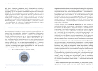 71
III. Desenhos de Investigação e Procedimentos para Monitorização das EnvolventesComunicação e Organizações da Sociedade Civil: conhecimento e reconhecimento
70
Mas, quer se estude toda a população, quer se estude parte dela, é crucial a
definição da população. Pode definir-se “população” como o conjunto de todas
as entidades17
que têm em comum as características relevantes para o estudo. Esta
definição não deve ser ambígua; se definirmos a população, e.g., como sendo a
população portuguesa, ela terá interpretações diferentes consoante o estudo a
realizar. Imaginemos que se pretende estimar a intenção de voto; nesse caso a
população será constituída por todos os portugueses recenseados. No entanto,
se o objetivo do estudo for saber a opinião dos portugueses relativamente a um
determinado produto, a população portuguesa refere-se a outro grupo de pessoas
– refere-se a todas as que residem em Portugal independentemente de estarem
recenseadas e até de terem nacionalidade portuguesa.
A definição da população tem que ser precisa, exata e livre de interpretações.
Ainda relativamente à população, convém ter em atenção que a população alvo
(a que até aqui foi designada por “população”) e a população estudada (aquela
que será usada para selecionar os elementos a pertencer à amostra) podem não
coincidir. Para ilustrar, considere-se, e.g., um estudo em que a população alvo é
constituída pelos desempregados no distrito de Lisboa. Uma das formas de se
obter informação sobre estas pessoas é por recurso aos dados oficiais existentes nos
centros de emprego. Porém, nem todas as pessoas desempregadas se inscrevem no
centro de emprego. Este é um dos casos em que a população alvo e a população
estudada não coincidem, pois, neste exemplo, a população estudada – a que
é acessível – é constituída pelas pessoas desempregadas que estão inscritas em
centros de emprego no distrito de Lisboa – figura 2.
17
Embora a palavra “população” muitas vezes se refira a pessoas, nem sempre é o caso. A população pode ser, e.g., o conjunto de total de
empresas, escolas, jornais, campanhas, etc. Daí o uso da palavra “entidades”. Em ciências sociais é habitual designar-se por “casos”.
População Alvo
População
Estudada
amostra
Figura 2 / Relação entre população alvo, estudada e amostra.
Depois de identificada a população, e na impossibilidade de a estudar na totalidade,
analisa-se apenas uma parte – uma amostra. Para que os resultados obtidos através
dum estudo baseado numa amostra se possam generalizar a toda a população, é
preciso que essa amostra seja representativa (ou seja, a amostra deve apresentar
características idênticas às da população). No desenho de investigação deve ficar
identificado quais são estas características, para que depois se possa escolher o
método de amostragem adequado. Estes métodos serão abordados mais à frente,
quando tratarmos dos procedimentos para a escolha da amostra. No entanto,
independentemente de se analisar a população ou a amostra, é necessário saber
como recolher a informação.
As opções existentes para a recolha de informação vão desde métodos que
conferem total liberdade ao entrevistador a questionários de respostas fechadas.
Em entrevistas não direcionadas, e.g., é proposto um tema e a pessoa desenvolve-o
à sua vontade; o entrevistador tem pequenas intervenções no sentido de encorajar
o discurso, mas nunca fornece qualquer tipo de orientação. Outro exemplo em
que o entrevistado não está condicionado é a observação não participante – caso
em que o entrevistador apenas observa, não interfere em nada, de modo a que a
sua presença não cause qualquer alteração comportamental. Do lado oposto está
o questionário com questões e possibilidades de resposta previamente definidas – o
que não dá qualquer tipo de liberdade nem à pessoa inquirida nem ao entrevistador.
Entre estes dois extremos há outras opções, nomeadamente: entrevistas direcionadas,
observação participante e questionários com respostas abertas e fechadas. Nos dois
primeiros casos há interação entre entrevistado e entrevistador e ambos têm alguma
liberdade de ação. Quanto aos questionários, quando há perguntas de respostas
aberta, embora a formulação e a ordem das perguntas seja fixa, a pessoa pode
responder o que quiser sem estar condicionada a um conjunto de respostas possíveis.
Quandoseoptaporumquestionário,énecessárioescolheraformadeoadministrar.
O mais habitual é ser feito por entrevista pessoal direta – por entrevista telefónica,
correio postal ou online. Numa entrevista pessoal direta podem avaliar-se emoções;
quando se mostra um produto, além do entrevistado o poder ver, também tem
a possibilidade de o sentir, cheirar ou saborear. Neste tipo de entrevista é mais
fácil tolerarem-se questionários longos; contudo, é a mais exigente em termos de
recursos.
A entrevista telefónica permite obter muitas respostas em pouco tempo, o que é
especialmente relevante quando existe uma grande dispersão geográfica. No
 