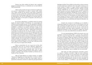 Estima-se que tenha condições de abastecer toda a população          hidrológicos do Brasil. Nesse trabalho, são destacados os volumes existentes
      potiguar nos próximos 20 anos, se considerado um con¬sumo médio de             nas bacias sedimentares nordestinas, bem como aqueles existentes no seu
      200 litros/pessoa/dia.                                                         escudo cristalino. O quadro 3, a seguir, evidencia a grande diferença
                                                                                     volumétrica existente entre os referidos do-mínios, cabendo ao Escudo
      	         Mesmo sendo portadoras de riquezas volumétricas significativas,      Cristalino (600.000 km² de área), pertencente ao aquífero principal
      está previsto o abastecimento, de ambas as represas acima citadas,             Zonas Fraturadas, um volume estimado de apenas 80 km³, enquanto na
      com as águas oriundas do São Francisco, pelo projeto transpositório            Bacia Sedimentar do Maranhão (700.000 km² de área), pertencente ao
      atualmente em curso. Se observada a situação de penúria hídrica em que         aquífero principal Arenito Itapecuru, Ar. Cordas-Grajaú, Ar. Motuca, Ar.
      se encontra todo o Seridó potiguar, região onde existem reais necessidades     Poti-Piauí, Ar. Cabeças e Ar. Serra Grande, um volume significativamente
      de abastecimento e que não foi contemplada com uma gota sequer das             maior, estimado em cerca de 17.500 km³ de água. Esses dados mostram
      águas do Velho Chico, esse fato pode ser comparado a uma chuva que se          que aproximadamente 70% das águas de subsolo existentes no Nordeste
      precipita no molhado.                                                          estão localizadas nas bacias sedimentárias dos Estados do Maranhão e do
                                                                                     Piauí.
      	         Já nas bacias sedimentárias, as condições naturais são opostas
      àquelas do Escudo Cristalino. Normalmente, são caracterizadas pela             	          Levando esses conceitos em consideração, ao ser analisada a
      existência de solos profundos, porosos, com alta capacidade de infiltração,    transposição de águas em si, observa-se que o rio São Francisco corre, por
      baixo escoamento superficial e boa drenagem natural. Essas características     toda a extensão do semi-árido (estima-se em cerca de 60% de sua área),
      possibilitam a existência de um grande suprimento de água, de boa              sobre uma geologia cristalina. Esse fato faz com que a maioria de seus
      qualidade, no lençol freático dessas bacias, percolado e gradativamente        afluentes apresente, nessa região, regimes temporários, o que resulta em
      drenado para os talvegues das mesmas e influenciando positivamente             significativas limitações de vazão, no período de estiagem. Esse aspecto
      na formação das vazões de base dos rios. No Nordeste, esse conjunto            condiciona o rio a uma vazão média histórica da ordem de 2.800 m³/s.
      sedimentário está localizado em cerca de 30% da região semi-árida. Pelo
      fato de representar um percentual muito pequeno, em relação à área total       	         O rio tem aproximadamente 2.800 km de extensão, entre o seu
      do Nordeste, vale aqui um alerta: não é conveniente que se extrapolem          nascedouro, na Serra da Canastra (MG), e a sua foz, entre o pontal do
      os exemplos de riquezas hídricas existentes nas áreas sedimentárias para o     Peba (AL) e a praia do Cabeço (SE). Ele é subdividido em Alto (da Serra
      Nordeste como um todo. São recursos hídricos importantes, sem a menor          da Canastra até Pirapora), Médio (de Pirapora até Remanso), Submédio
      sombra de dúvidas, mas essas águas devem ser exploradas com eficácia e         (de Remanso até Paulo Afonso) e Baixo São Francisco (de Paulo Afonso
      parcimônia, evitando-se desperdícios, como os do município de Cristino         até o Oceano Atlântico), sendo a sua parte alta responsável por cerca de
      Castro, região do Vale do Gurguéia, no sul do Piauí, onde poços jorram         70% dos volumes da bacia e de tudo o que se reflete ao longo de todo
      noite e dia, sem que suas águas sejam utilizadas.                              o rio. É lá onde ocorrem as precipitações que irão abastecer a represa de
                                                                                     Sobradinho, responsável direta pela regularização da vazão do rio; é onde
      	        Quais as características de um rio que tem seu leito sobre            são formadas as cheias necessárias para manutenção da vida na sua parte
      o sedimentário? Pelo fato de ocorrerem infiltrações significativas e           ribeirinha; é onde a pesca e a navegação se fazem com maior intensidade e
      boa drenagem natu¬ral nos solos, os rios, em tais circunstâncias, têm          é, portanto, a região que deveria receber um tratamento diferenciado por
      constantemente seus volu¬mes enriquecidos pelas vazões de base,                parte de nossas autoridades, o que, na realidade, não vem acontecendo.
      drenadas para os talvegues, tornando-se perenes. Nesse aspecto, o melhor
      exemplo é conferido ao Rio Parnaíba, localizado na fronteira entre os          	        Após todos esses dados anteriormente comentados, percebe-
      Estados do Piauí e Maranhão.                                                   se o quanto o Nordeste se-mi-árido é frágil em termos ambientais,
                                                                                     provavelmente não existindo, com tais características, outra região similar
      	        Aldo da Cunha Rebouças, de saudosa memória, no trabalho               em zonas tropicais de todo o mundo. Acescentem-se a essas questões,
      “Panorama da Degradação do Ar, da Água Doce e da Terra no Brasil”,             um quantitativo populacional que não pára de crescer, secas sucessivas
      publicado em 1997 através do CNPq, entre outras análises, mostra os            e uma total falta de planejamento, por parte de nossas autoridades, do
      quantitativos volumétricos existentes no subsolo dos principais domínios       uso dos recursos hídricos... O resultado é o que estamos presenciando


110                                                                                 CONSER V A ÇÃ O D A NATU R EZ A                                                 111
 