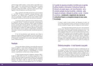 total da energia contida na planta, o restante pode ser aproveitado com o
      bagaço e a palha. Com o aproveitamento da energia resultante da queima
                                                                                   A questão da segurança energética é prioritária para as agendas
      desses produtos – ao que damos o nome de cogeração –, podem ser              políticas brasileira e internacional. Combustíveis fósseis não
      produzidos no Brasil 28 mil MW, o equivalente a duas usinas de Itaipu,
      segundo a União da Indústria de cana-de-açúcar (Unica).
                                                                                   oferecem uma opção segura, e sim riscos financeiros - com a
                                                                                   constante oscilação do preço do petróleo-, ambientais - pelos
      	        Hoje, a geração de eletricidade por biomassa no país já superou
      os 7 mil MW. As usinas de cogeração a biomassa funcionam como
                                                                                   impactos de extração e utilização de petróleo e carvão - e técnico-
      termelétricas, com a diferença que o combustível deve ser processado         econômicos - considerando o esgotamento das reservas de
      antes de ser queimado. O tamanho médio das usinas também é inferior
      ao de grandes termelétricas, pois precisam estar próximas às plantações.
                                                                                   combustíveis fósseis e a conseqüente elevação de seus custos
                                                                                   de produção.
      	         Os principais impactos ambientais dos biocombustíveis devem-
      se à exploração do solo, à ocorrência de queimadas, contaminação de                 O mesmo se aplica às usinas nucleares, que dependem de urânio, um
      lençóis freáticos pelo descarte indevido da vinhaça (resíduo da destilação          recurso finito de geração de energia, que deverá ser estocado por centenas
      da cana) e pressão sobre a fronteira agrícola, com tendência a provocar o           de anos em depósitos inseguros, após sua utilização em usinas nucleares.
      desmatamento indireto na Amazônia e no Cerrado. Os impactos sociais
      estão relacionados às condições de trabalho dos agricultores temporários,           	         Os estoques de energias renováveis, por sua vez, são tecnicamente
      bem como diferentes casos de impactos à saúde humana, especialmente                 de fácil acesso e abundantes o suficiente para fornecer cerca de seis vezes
      relacionados à emissão de material particulado, identificados próximos a            mais energia do que a quantidade consumida mundialmente hoje – e de
      canaviais.                                                                          forma inesgotável. Elas variam em termos de desenvolvimento técnico e
                                                                                          competitividade econômica, mas há uma gama de opções cada vez mais
      	          O uso de biocombustíveis pode representar uma solução à                  atrativas que, se exploradas dentro de critérios sustentáveis e salvaguardas
      redução do consumo de fósseis, principalmente no setor de transportes. É            socioambientais, geram energia com baixíssimo impacto ambiental e
      importante ressaltar que a produção deve estar dentro de rígidos padrões            pouca, ou nenhuma, produção de gás de efeito estufa. Algumas dessas
      de salvaguardas socioambientais, caso contrário, pode agravar impactos              tecnologias já são competitivas e podem se tornar ainda mais viáveis com
      sociais e ambientais do país.                                                       investimentos em pesquisa e desenvolvimento e ganhos de produção em
                                                                                          escala.

      Realidade
      	         A ameaça das mudanças climáticas, provocadas pelo aumento da
                                                                                          Eficiência energética – é você fazendo a sua parte 
      temperatura global, é o maior desafio ambiental enfrentado atualmente
      pela humanidade, pois coloca em risco a estabilidade social e econômica             	         O futuro da conservação de energia no mundo passa por seu
      mundial, com profundas alterações na disponibilidade de recursos                    uso inteligente. Por isso é necessário levar em conta não só a forma como
      naturais e, especialmente, na forma como a energia é produzida.                     produzimos, mas também como consumimos energia elétrica. Até 2050,
                                                                                          espera-se que 26% da demanda energética possa ser reduzida com a
      	         O Painel Intergovernamental de Mudanças climáticas (IPCC,                 implantação de medidas de redução de consumo de eletricidade. É mais
      da sigla em inglês) indica como 2ºC, em relação ao registrado em 1750,              barato investir em eficiência energética que gerar mais energia, além de
      o limite relativamente seguro de aquecimento médio da Terra. Já as metas            mais simples, com muitas medidas adotadas individualmente.
      nacionais submetidas por 76 países à Convenção-Quadro de Mudanças
      Climáticas das Nações Unidas em 2010, por meio do acordo de
      Copenhague, resultariam em emissões globais entre 47,9 e 53,6 bilhões


160                                                                                      CONSER V A ÇÃ O D A NATU R EZ A                                                 161
 