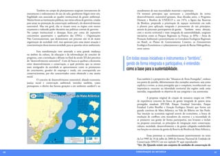 Também no campo do planejamento surgiram instrumentos de                             atendimento de suas necessidades materiais e espirituais.
     zoneamento e ordenamento do uso do solo, geralmente frágeis entre nós,                         Os mesmos princípios que nortearam a consolidação do termo
     fragilidade esta associada ao quadro institucional da gestão ambiental.                        desenvolvimento sustentável geraram, duas décadas antes, o Programa
     Muitas foram as instituições públicas, nas várias esferas de governo, criadas                  Homem e Biosfera da UNESCO e, em 1974, a figura das Reservas
     para atuar na promoção da conservação ambiental e do desenvolvimento                           da Biosfera, propondo a priorização de espaços territoriais em todo
     sustentável. Mas em geral, elas se situam entre os órgãos com menor                            o planeta para aplicação integrada e permanente de tais princípios,
     orçamento e reduzido poder decisório nas políticas centrais de governo.                        através de processos participativos de gestão.	 Também nesta direção,
     No campo institucional o destaque ficou por conta do expressivo                                com o recorte territorial e visão integrada de sustentabilidade, surgiram
     crescimento quantitativo e qualitativo das ONGs – Organizações                                 iniciativas como os Parques Regionais na França, as APAs – Áreas de
     Não Governamentais, que demonstram um processo não só de maior                                 Proteção Ambiental e posteriormente os Corredores Ecológicos Regionais
     organização da sociedade civil, mas apontam para uma maior atuação e                           no Brasil, os Planos de Gerenciamento Costeiro, os Zoneamentos
     conscientização dessa mesma sociedade para as questões sócio-ambientais.                       Ecológico-Econômicos e o planejamento e gestão de Bacias Hidrográficas,
                                                                                                    entre outros.
     	        Essa transformação vem associada a uma grande mudança
     no âmbito da cultura, da educação e da reformulação do conceito de
     progresso, com a introdução e difusão no final do século XX dos preceitos
     do “desenvolvimento sustentável”. Com ele busca-se quebrar a dicotomia
                                                                                            Em todas essas iniciativas e instrumentos o “território”,
     entre desenvolvimento e conservação, a qual permitiu que os setores                    gerido de forma integrada e participativa, é entendido
     mais retrógrados da sociedade se apresentassem como os promotores
     do crescimento, gerador de emprego e renda, em contrapartida aos                       como a base para a sustentabilidade.
     conservacionistas, por eles caracterizados como obstáculo a esse anseio
     social.
     	        O conceito de desenvolvimento sustentável, aliando economia,                          Essa também é a perspectiva dos “Mosaicos de Áreas Protegidas”, embora
     justiça social e conservação ambiental, introduz também, como                                  seu ponto de partida, diferentemente dos exemplos anteriores, seja como
     pressuposto, o direito das futuras gerações a um ambiente saudável e ao                        explicita o termo, as áreas protegidas que o compõem, reconhecendo sua
                                                                                                    importância crescente na identidade territorial das regiões onde estão
                                                                                                    inseridas, resguardando os objetivos de sua categorias e sua autonomia.

                                                                                                    	         A proposta original de criação de mosaicos surgiu em 1994
                                                                                                    da experiência concreta da busca de gestão integrada de quatro áreas
                                                                                                    protegidas estaduais (PETAR, Parque Estadual Intervales, Parque
                                                                                                    Estadual Carlos Botelho e Estação Ecológica Xitués) que forma um
                                                                                                    grande contínuo de Mata Atlântica, no Vale do Ribeira em São Paulo.
                                                                                                    Sua inserção na economia regional através do ecoturismo, a busca de
                                                                                                    resolução de conflitos com moradores do entorno e a necessidade de
                                                                                                    se promover sua gestão de forma participativa, nos levaram a incluir
                                                                                                    na proposta conceitual, os princípios de integração entre conservação,
                                                                                                    cultura, sociedade, desenvolvimento e da gestão colegiada estabelecidos
                                                                                                    nas funções no sistema de gestão da Reserva da Biosfera da Mata Atlântica.

                                                                                                    	        Essas premissas se consubstanciaram posteriormente no texto
                                                                                                    da Lei 9985 de 18 de julho de 2000 do Sistema Nacional de Unidades de
                                                                                     	
  
                                                                                                    Conservação (SNUC) em seu capítulo IV aqui reproduzido:
                                                                                                    “Art. 26. Quando existir um conjunto de unidades de conservação de

40                                                                                                 CONSER V A ÇÃ O D A NATU R EZ A                                               41
 