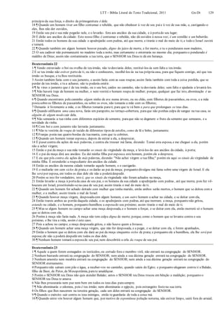 LTT – Bíblia Literal do Texto Tradicional, 2011 Gn-Dt 129
princípio da sua força, o direito da primogenitura é dele.
18 ¶ Quando um homem tiver um filho contumaz e rebelde, que não obedecer à voz de seu paie à voz de sua mãe, e, castigando-o
eles, lhes não der ouvidos,
19 Então seu pai e sua mãe pegarão nele, e o levarão- fora aos anciãos da sua cidade, e à portado seu lugar;
20 E dirão aos anciãos da cidade: Este nosso filho é contumaz e rebelde, não dá ouvidos à nossa voz; é um comilão e um beberrão.
21 Então todos os homens da sua cidade o apedrejarão com pedras, até que morra; e tirarás o mal do meio de ti, e todo o Israel ouvirá
e temerá.
22 ¶ Quando também em algum homem houver pecado, digno do juízo de morte, e for morto, e tu o pendurares num madeiro,
23 O seu cadáver não permanecerá no madeiro toda a noite, mas certamente o enterrarás no mesmo dia; porquanto o pendurado é
maldito de Deus; assim não contaminarás a tua terra, que o SENHOR teu Deus te dá em herança.
Deuteronômio 22
1 ¶ Vendo extraviado o boi ou ovelha de teu irmão, não tedesviarás deles; restituí-los-ás sem falta a teu irmão.
2 E se teu irmão não estiver perto de ti, ou não o conheceres, recolhê-los-ás na tua própriacasa, para que fiquem contigo, até que teu
irmão os busque, e tu lhos restituirás.
3 Assim também farás com o seu jumento, e assim farás com as suas roupas;assim farás também com toda a coisa perdida, que se
perder de teu irmão, e tu a achares; não te poderás omitir.
4 ¶ Se vires o jumento que é de teu irmão, ou o seu boi, caídos no caminho, não tedesviarás deles; sem falta o ajudarás a levantá-los.
5 ¶ Não haverá traje de homem na mulher, e nem vestirá o homem roupa de mulher; porque, qualquer que faz isto, abominação é ao
SENHOR teu Deus.
6 ¶ Quando encontrares pelo caminho algum ninho de ave numa árvore, ou no chão, com filhotes de passarinhos, ou ovos, e a mãe
postasobreos filhotes de passarinhos, ou sobre os ovos, não tomarás a mãe com os filhotes;
7 Deixarás ir livremente a mãe, e os filhotes tomarás parati; para que te vá bem e para que prolongues os teus dias.
8 ¶ Quando edificares uma casa nova, farás um parapeito, no terraço-cobertura, paraque não ponhas culpa de sangue na tua casa, se
alguém de algum modo cair dela.
9 ¶ Não semearás a tuavinha com diferentes espécies de semente, paraque não se degenere o fruto da semente que semeares, e a
novidade da vinha.
10 ¶ Com boi e com jumento não lavrarás juntamente.
11 ¶ Não te vestirás de roupa de tecido de diferentes tipos de estofos, como de lã e linho, juntamente.
12 ¶ Franjas porás nas quatro bordas da tuamanta, com que te cobrires.
13 ¶ Quando um homem tomar esposae, depois de entrar a ela, a desprezar,
14 E puser contra ela ações de más palavras, e contra ela trouxer má fama, dizendo: Tomei esta esposa, e me cheguei a ela, porém
não a achei virgem;
15 Então o pai da moça e sua mãe tomarão os sinais da virgindade da moça, e levá-los-ão aos anciãos da cidade, à porta;
16 E o pai da moça dirá aos anciãos: Eu dei minha filha por esposaa estehomem, porém ele a despreza;
17 E eis que pôs contra ela ações de más palavras, dizendo: "Não achei virgem a tua filha;" porém eis aqui os sinais da virgindade de
minha filha. E estenderão a roupadiante dos anciãos da cidade.
18 Então os anciãos da mesma cidade tomarão aquele homem, e o castigarão.
19 E o multarão em cem siclos de prata, e os darão ao pai da moça; porquanto divulgou má fama sobre uma virgem de Israel. E ela
lhe será por esposa, em todos os dias dele ele não a poderádespedir.
20 Porém se isto for verdadeiro, isto é, que os sinais da virgindade não foram achados na moça,
21 Então levarão a moça à portada casa de seu pai, e os homens da sua cidade a apedrejarão com pedras , até que morra; pois fez vil-
loucura em Israel, prostituindo-sena casa de seu pai; assim tirarás o mal do meio de ti.
22 ¶ Quando um homem for achado deitado com mulher que tenha marido, então ambos serão mortos, o homem que se deitou com a
mulher, e a mulher; assim tirarás o mal de Israel.
23 ¶ Quando houver moça virgem, desposadacom algum homem, e um outro homem a achar na cidade, e se deitar com ela,
24 Então trareis ambos ao portão daquela cidade, e os apedrejareis com pedras, até que morram; a moça, porquanto não gritou,
estando na cidade, e o homem, porquanto humilhou a esposado seu próximo; assim tirarás o mal do meio de ti.
25 ¶ Mas se algum homem no campo achar uma moça desposada, e o homem a forçar, e se deitar com ela, então morrerá só o homem
que se deitou com ela;
26 Porém à moça não farás nada. A moça não tem culpa digna de morte; porque, como o homem que se levanta contra o seu
próximo, e lhe tira a vida, assim é este caso.
27 Pois a achou no campo; a moça desposada gritou, e não houve quem a livrasse.
28 ¶ Quando um homem achar uma moça virgem, que não for desposada, e a pegar, e se deitar com ela, e forem apanhados,
29 Então o homem que se deitou com ela dará ao pai da moça cinquenta siclos de prata; e porquanto ele a humilhou, ela lhe será por
esposa;ele não a poderá despedir em todos os dias dele.
30 ¶ Nenhum homem tomará a esposade seu pai, nem descobrirá a orla da roupa de seu pai.
Deuteronômio 23
1 ¶ Aquele a quem forem esmagados os testículos, ou cortado fora o membro viril, não entrará na congregação do SENHOR.
2 Nenhum bastardo entrará na congregação do SENHOR; nem ainda a sua décima geração entrará na congregação do SENHOR.
3 Nenhum amonita nem moabita entrará na congregação do SENHOR; nem ainda a sua décima geração entrará na congregação do
SENHOR eternamente.
4 Porquanto não saíram com pão e água, a receber-vos no caminho, quando saíeis do Egito; e porquanto alugaram contra ti a Balaão,
filho de Beor, de Petor, de Mesopotâmia, parate amaldiçoar.
5 Porém o SENHOR teu Deus não quis atender Balaão; antes o SENHOR teu Deus trocou em bênção a maldição; porquanto o
SENHOR teu Deus te amava.
6 Não lhes procurarás nem paz nem bem em todos os teus dias parasempre.
7 ¶ Não abominarás o edomeu, pois é teu irmão; nem abominarás o egípcio, pois estrangeiro fostena sua terra.
8 Os filhos que lhes nascerem na terceira geração, cada um deles entrará na congregação do SENHOR.
9 ¶ Quando o exército sair contra os teus inimigos, então teguardarás de toda a coisa má.
10 ¶ Quando entre vós houver algum homem que, por motivo de espontânea polução noturna, não estiver limpo, sairá fora do arraial;
 