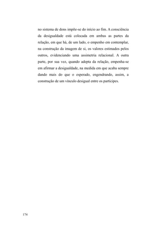 HD 
XPD PRELOLGDGH RSDFD H FHJD GD FLGDGH KDELWDGD´ '( 
CERTEAU, 2002, p.172). 
As práticas que vivem na tensão espacial são as 
manifestações estranhas ao espaço geométrico, aquele 
planejado por arquitetos e urbanistas no plano teórico da 
³FLGDGH-SDQRUDPD´RXVHMDDFLGDGHDEVWUDWDYLVWDGHFLPD 
por uma visão totalizadora, vítima da cegueira urbana que 
desconhece as múltiplas teias relacionais tecidas em 
itinerários particulares (DE CERTEAU, 2002). 
Nesta monta, De Certeau nos fala de lugares e 
espaços: o lugar é a ordem das coisas segundo a qual 
 