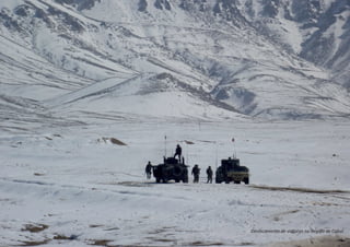 79
Deslocamento de viaturas na Região de Cabul.
 