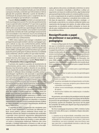 processostecnológicoséapresentadonaUnidadeExplorando
o Universo e a vida. O estudante é levado, por meio de leitura
e pesquisa orientada, a entender que Ciência básica e Ciência
aplicada têm propósitos diferentes a ponto de identificar a
contribuição da pesquisa básica para o surgimento das ino-
vações tecnológicas que beneficiam a sociedade.
OquadroReviseeamplie!étambémumexemplodeestí-
muloaoprotagonismojuvenil.Pormeiodosquestionamentos
“o que eu aprendi sobre a temática?”e“o que mais eu gostaria
desabersobreessatemática?”osestudantessãoconvocadosa
refletirsobresuasexperiênciaseaprendizagensdesenvolvidas
ao longo do estudo da Unidade, como também incentivados
àaprofundaratemáticademodoaprivilegiarexclusivamente
suas necessidades e seus interesses. Essa é uma estratégia de
conscientização para que o estudante continue aprendendo
e aprimorando seus conhecimentos.
A BNCC deixa explícito que enxergar o estudante como
protagonista pressupõe também valorizar sua bagagem pes-
soal e cultural, ou seja, seus conhecimentos prévios. Admite
ainda seu envolvimento em processos de discussão, decisão,
desenho e execução de ações, porque, conforme expõe Costa
eVieira(2000),oprotagonismojuvenilreconhecequeapartici-
paçãodosjovenspodegerarmudançasdecisivasnarealidade
social, ambiental, cultural e política em que estão inseridos.
Com o intuito de atender também a essas demandas, a
Coleção reservou, dois espaços que valorizam a voz do estu-
dante, além dos já mencionados: o quadro Pense nisso! e a
seção Pensamento crítico e argumentação.
O primeiro diz respeito às questões de levantamento de
conhecimentos prévios sobre os conteúdos de Ciências da
Natureza. Essa ferramenta auxilia o docente em seu planeja-
mento,respeitandoasespecificidadesdecadaturmaedecada
estudante. A utilização dessa estratégia se justifica, porque a
aprendizagem significativa está associada à capacidade do
estudanterelacionaroquejásabesobredeterminadoassunto
comoqueestáaprendendodenovo,eassimestabelecercone-
xões.Noentanto,oprofessornãodeveselimitaraessequadro
para mapear os conhecimentos dos estudantes. Por exemplo,
nasOrientaçõesespecíficas desteSuplemento,tópicoSubsídios
paraoplanejamento,hásugestãodeestratégiadidáticabaseada
em rotinas de pensamento que permite ao educando ativar
seu conhecimento prévio para relacioná-lo com o conteúdo
novo. No entanto, é fundamental que o professor tenha em
mente que a natureza (procedimental, conceitual, factual ou
atitudinal) do conteúdo também determina a maneira como
vai conduzir a atividade de levantamento de conhecimentos
prévios, que podem ser baseadas em desenhos e esquemas
representativos,rodasdeconversa,produçõesdetexto,análises
de casos e situações, encenações e dramatizações, desafios de
lógica, entre outros.
O segundo se refere à preparação dos estudantes para
atuar de modo responsável e consciente nas diferentes es-
feras: social, política, cultural, ambiental. Desse modo, nos
diferentes volumes da Coleção os estudantes são conduzidos
a aprender como estruturar argumentos adequadamente
embasados que justifiquem suas ideias e avaliar informações
a que serão expostos dentro da temática, e assim defender-
-se contra a manipulação intelectual. Podemos citar como
exemplo, a Unidade Explorando o Universo e a vida, em que
é apresentada a diferença entre um argumento e uma expli-
cação, gêneros discursivos considerados sinônimos no senso
comum. O estudante é desafiado a identificar e utilizar um
argumento com base em evidências fortes, algo fundamental
paraqueparticipedediscussõesemcontextopolíticonaesco-
la, como a organização de um grêmio estudantil. Na Unidade
Humanos, metais e máquinas, o estudante terá contato com
três tipos de argumento – indução, dedução e analogia –, e
será levado a exercitá-los no contexto ambiental relativo aos
vazamentos das barragens de rejeitos. Ao saber utilizar esses
argumentos, os estudantes podem extrapolar os muros da
sala de aula, mobilizando esse conhecimento para resolução
dos problemas diários.
Ressignificando o papel
do professor e sua prática
pedagógica
A nova configuração do Ensino Médio prevê não ape-
nas que os estudantes assumam o protagonismo do seu
processo de formação, mas também exige uma mudança
no papel do professor, o que já vem acontecendo há algum
tempo na educação, desde que seu eixo central passou do
ensino (centralizado na figura de autoridade do professor)
para a aprendizagem (focada na figura do estudante pro-
dutor de conhecimento). O Ministério da Educação, nos
anos 2000, propôs uma formação, nos cursos de Ensino
Superior, mais condizente com os desafios do mundo atual.
Entre as exigências que se colocam para o papel docente
destacam-se:
• orientar e mediar o ensino para a aprendizagem
dos alunos;
• responsabilizar-se pelo sucesso da aprendizagem
dos alunos;
• assumir e saber lidar com a diversidade existente
entre os alunos;
• incentivar atividades de enriquecimento curricular;
• elaborar e executar projetos para desenvolver
conteúdos curriculares;
• utilizar novas metodologias, estratégias e materiais
de apoio;
• desenvolver hábitos de colaboração e trabalho
em equipe.
Há,portanto,umamudançadeparadigmatantodopapel
docente,quevembuscandoocuparesseespaçodefacilitador
do processo de aprendizagem, compartilhando a autoridade
do processo, quanto do estudante, que busca sair do papel
de cumpridor de tarefas para alguém que faça proposições e
seja ouvido de fato.
No livro A pedagogia da presença (2001), Antônio Carlos
Gomes da Costa afirma que a verdadeira relação educador-
-educando
[...] baseia-se na reciprocidade, entendida como inte-
ração na qual duas presenças se revelam mutuamente,
aceitando-se e comunicando uma à outra, uma nova
consciência, um novo conteúdo, uma nova força, sem
que, para isto, a originalidade inerente a cada um seja
minimante posta em causa.
XX
 