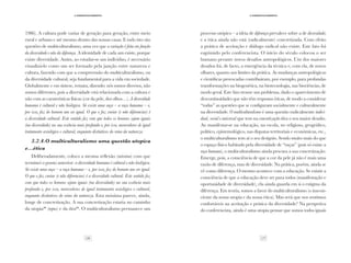16 17
·3·Desenvolvimento
·3·Desenvolvimento
1986). A cultura pode variar de geração para geração, entre meio
rural e urbano e até mesmo dentro das nossas casas. E tudo isto são
questões de multiculturalismo, uma vez que a variação é feita em função
da diversidade e não da diferença. A identidade de cada um existe, porque
existe diversidade. Assim, ao estudar-se um indivíduo, é necessário
visualizá-lo como um ser formado pela junção entre natureza e
cultura, fazendo com que a compreensão do multiculturalismo, ou
da diversidade cultural, seja fundamental para a vida em sociedade.
Globalmente e em síntese, remata, dizendo: nós somos diversos, não
somos diferentes, pois a diversidade está relacionada com a cultura e
não com as caraterísticas físicas (cor da pele, dos olhos…). A diversidade
humana é cultural e não biológica. Só existe uma raça – a raça humana – e,
por isso, faz do homem um ser igual. O que o faz variar (e não diferenciar) é
a diversidade cultural. Este sentido faz com que todos os homens sejam iguais
(na diversidade) na sua essência mais profunda e, por isso, merecedores de igual
tratamento axiológico e cultural, enquanto distintivos do reino da natureza.
3.2.4.O multiculturalismo uma questão utopica
e…ética
Deliberadamente, coloco a mesma reflexão (máxima) com que
terminei o ponto anterior: a diversidade humana é cultural e não biológica.
Só existe uma raça – a raça humana – e, por isso, faz do homem um ser igual.
O que o faz variar (e não diferenciar) é a diversidade cultural. Este sentido faz
com que todos os homens sejam iguais (na diversidade) na sua essência mais
profunda e, por isso, merecedores de igual tratamento axiológico e cultural,
enquanto distintivos do reino da natureza. Esta máxima parece, ainda,
longe de concretização. A sua concretização estaria no caminho
da utopia(4)
(topus) e da ética(5)
. O multiculturalismo permanece um
processo utópico – a ideia de diferença prevalece sobre a de diversidade;
e a ética ainda não está (radicalmente) concretizada. Com efeito
a prática de aceitação e diálogo radical não existe. Este fato foi
esgrimido pelo conferencista. O início do século colocou o ser
humano perante novos desafios antropológicos. Um dos maiores
desafios foi, de facto, a emergência da técnica e, com ela, de novos
olhares, quanto aos limites da prática. As mudanças antropológicas
e científicas provocadas contribuiram, por exemplo, para profundas
transformações na biogenética, na biotecnologia, nas biociências, de
modo geral. Este fato trouxe um problema, dado o aparecimento de
descontinuidades que não têm respostas éticas, de modo a considerar
“todas” as questões que se configuram socialmente e culturalmente
na diversidade. O multiculturalismo é uma questão radicalmente indivi-
dual, social e universal que tem na concretização ética o seu maior desafio.
Ao manifestar-se na educação, na escola, no religioso, geográfico,
político, epistemológico, nas disputas territoriais e económicas, etc.,
o multiculturalismo tem aí o seu desígnio. Sendo muito mais do que
o espaço físico habitado pela diversidade de “raças” (pois só existe a
raça humana), o multiculturalismo ainda procura a sua concretização.
Emerge, pois, a consciência de que a cor da pele já não é mais uma
razão de diferença, mas de diversidade. Na prática, porém, ainda se
vê como diferença. O mesmo acontece com a educação. Se existir a
consciência de que a educação deve ser para todos (manifestação e
oportunidade de diversidade), ela ainda guarda em si o estigma da
diferença. Em teoria, somos a favor do multiculturalismo (o inscon-
ciente da nossa utopia e da nossa ética). Mas será que nos sentimos
confortáveis na aceitação e prática da diversidade? Na perspetiva
do conferencista, ainda é uma utopia pensar que somos todos iguais
 
