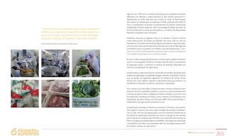 PAA |10 anos de Aquisição de Alimentos
265
lugar em 2011 (P.M./2011). Estímulo suficiente para os produtores buscarem
alternativas de melhorar a cadeia produtiva. A mais recente conquista foi a
despolpadora de peixe, adquirida com recursos do Edital de Modernização
das Centrais de Recebimento de Alimentos do PAA, publicado pelo MDS em
2012. O equipamento vai facilitar o processamento do produto, favorecendo
a elaboração de pratos especiais, como a almôndega de tilápia, que além de
ser bem aceita entre os alunos da rede pública e os usuários dos Restaurantes
Populares, tem grande valor nutricional.
Entretanto, para que o programa cresça e se fortaleça, é preciso envolver
outros atores sociais. Em Toledo, por exemplo, são vários, cada um com sua
importância. O Conselho Municipal de Segurança Alimentar, responsável pelo
controle social, teve sua formação estimulada pela execução do PAA. Segundo
a assistente social e conselheira do COMSEA, Loiva Fátima Bortolanza, “hoje o
papel do Conselho é fundamental para reafirmar a ação e avalizar os produtores
e as entidades beneficiadas com os alimentos doados”.
No que se refere à adequação de produtos, entra em ação a Vigilância Sanitária
que, por conta da gestão do PAA no município, além de cobrar o cumprimento
da legislação, passou a promover as práticas de produção adequadas, por
meio da conscientização dos agricultores.
Dessa iniciativa, surge outro parceiro: a extensão universitária, que desenvolve
projetos de adequação da qualidade da água utilizada na produção. Parceria
que, na opinião da engenheira agrônoma da Prefeitura de Toledo, Karine
Zachow, tem como objetivo capacitar os agricultores para que acessem e se
mantenham no mercado, de maneira consciente e responsável.
Para o diretor Luiz Carlos Bazei, é impossível fazer uma boa comida sem bons
produtos. Por isso, qualidade é, também o que busca a parceria firmada entre
o Serviço de Apoio às Micro e Pequenas Empresas (Sebrae), o escritório local
da Emater-PR e a Prefeitura de Toledo. Juntos, oferecem um treinamento para
Implantação das Boas Práticas de Fabricação (IBPF) entre representantes e
trabalhadores das agroindústrias familiares locais.
A qualificação da entrega se reflete nos resultados. A mandioca, por exemplo,
que chegava in natura e com casca, hoje é entregue descascada e embalada a
vácuo. O pão, feito em casa apenas para o consumo da família, transformou-se
em produto de panificação, alternativa de renda e ocupação da mão-de-obra
para um grupo de mulheres que formaram uma cooperativa para atender ao
PAA e ao Programa de Alimentação Escolar(PNAE). A atividade tem estimulado
a permanência dos filhos na propriedade, além da valorização pessoal entre
as mulheres, esposas dos agricultores.
“O envolvimento é tão grande com quem produz e com quem se
alimenta, que as pessoas nos telefonam para fazer sugestões de
pratos e de produtos que gostariam de ver servidos. Na medida
do possível os pedidos são atendidos e todos ficam satisfeitos”
Sofia Carminatti Perinazo, nutricionista da Cozinha Social
 
