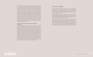 PAA |10 anos de Aquisição de Alimentos
25
institucionais, pode ser um bom caminho para se promover a inclusão produ-
tiva. Os municípios e os estados, em parceria com o Governo Federal podem
cumprir importante papel na inserção dessas famílias nos mercados institu-
cionais. A assistência técnica é fundamental para que a produção seja organi-
zada, qualificada e direcionada para os programas locais de compras públicas.
A inclusão produtiva pode ser estimulada também via organizações econô-
micas. Hoje temos milhares de organizações econômicas da agricultura fami-
liar. Muitas são associações, outras cooperativas e, em suas áreas de atuação,
existem muitos agricultores na pobreza. Parte desses empreendimentos já
interage com esses produtores. O PAA pode estimular a busca ativa por parte
desses empreendimentos junto aos agricultores familiares mais empobre-
cidos. Nesse sentido, tanto os municípios, como os estados, a Conab e os
órgãos federais que consomem ou adquirem alimentos devem criar mecanis-
mos que estimulem as organizações econômicas a integrar esses produtores
entre seus fornecedores e associá-los.
PAA como instrumento de promoção da produção
sustentável
As compras públicas já estão reconhecendo a importância de incorporar
indicadores de sustentabilidade nas operações de aquisição. A compra de
alimentos, por interagir profundamente com os recursos naturais e da bio-
diversidade, também devem estar mais preocupadas com a origem dos pro-
dutos, os sistemas de produção utilizados e as práticas ambientais e sociais.
Nesse sentido, o PAA deve valorizar aquisições de produtos orgânicos, agro-
ecológicos e da sociobiodiversidade. Essas escolhas têm grande coerência e
aderência às inciativas voltadas à promoção da alimentação saudável. Esse
direcionamento pode ser muito interessante para o Estado, que estará con-
tribuindo para o desenvolvimento da oferta de produtos com esses valores
associados. Apoiar a organização dessas cadeias produtivas, estabelecer cir-
cuitos de compras sustentáveis vai certamente contribuir também para me-
lhor estruturação dos mercados privados e para que o país capture para seus
produtores essa demanda crescente por produtos sustentáveis.
Conclusões
Para que a agricultura familiar e o PAA possam cumprir com esses desafios é
necessário articulação e coordenação com outras políticas, que qualifiquem
e organizem a oferta de um lado, e a demanda, de outro. Dessa forma, o Pro-
grama poderá ocupar um papel mais estratégico na promoção da segurança e
soberania alimentar e nutricional.
Hoje há maturidade para que sejam coordenados esforços entre os gestores
das políticas públicas, lideranças das organizações e movimentos sociais, li-
deranças das organizações econômicas da agricultura familiar para dar um
salto na organização da oferta da agricultura familiar.
No mesmo sentido, é importante que os gestores das compras públicas re-
conheçam definitivamente as compras da agricultura familiar como parte de
uma estratégia de qualificação das compras, de que ao aderirem a esse cami-
nho estarão contribuindo para o desenvolvimento mais sustentável do país.
Comprar da agricultura familiar é uma estratégia ganha-ganha. Ganha o go-
verno, ganha a agricultura familiar, ganha o gestor e ganha o público atendido.
 