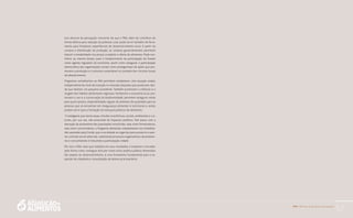 PAA |10 anos de Aquisição de Alimentos
57
Isso decorre da percepção crescente de que o PAA, além de contribuir de
forma efetiva para redução da pobreza rural, pode servir também de ferra-
menta para fortalecer experiências de desenvolvimento local. A partir da
compra e distribuição da produção, as compras governamentais permitem
reduzir a instabilidade nos preços e ampliar a oferta de alimentos. Pode con-
tribuir, ao mesmo tempo, para o fortalecimento da participação do Estado
como agente regulador da economia, assim como assegurar a participação
democrática das organizações sociais como protagonistas de ações que pro-
movem a produção e o consumo sustentável no contexto dos circuitos locais
de abastecimento.
Programas semelhantes ao PAA permitem estabelecer uma atuação ampla,
independente do nível de inserção no mercado daqueles que produzem, des-
de que tenham um pequeno excedente. Também promovem o estímulo e o
resgate dos hábitos alimentares regionais, fortalecem a economia local, pro-
movem o uso e a conservação da biodiversidade, permitem assegurar renda
para quem produz, disponibilidade regular de alimento de qualidade para as
pessoas que se encontram em insegurança alimentar e nutricional e, ainda,
podem servir para a formação de estoques públicos de alimentos.
O amálgama que reúne essas virtudes econômicas, sociais, ambientais e cul-
turais, por sua vez, não prescinde de impactos políticos. Pari passu com a
elevação da autoestima das populações envolvidas, seja como fornecedoras,
seja como consumidoras, o Programa demanda, notadamente nas modalida-
des operadas pela Conab, que a sociedade se organize para acessá-lo e exer-
cer controle social sobre ele, catalisando processos organizativos de produto-
res e consumidores e induzindo a participação cidadã.
Por isso o PAA, mais que múltiplo em seus resultados e impactos e inovador
pela forma como consegue articular numa única política pública dimensões
tão amplas do desenvolvimento, é uma ferramenta fundamental para a ex-
pansão da cidadania e consolidação da democracia brasileira.
 