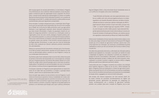 PAA |10 anos de Aquisição de Alimentos
65
Além do grupo gestor, de natureza administrativa, no nível federal, o Programa
inova fortemente por criar e estimular instâncias estaduais e locais de partici-
pação e controle por parte das organizações sociais e populares. No nível fe-
deral, o controle social é exercido por representações no Consea, no Conselho
Nacional de Desenvolvimento Rural Sustentável (Condraf) e nos conselhos de
alimentação escolar (CAE). É o cidadão administrando a política pública da qual
será beneficiada e pela qual é igualmente corresponsável.
Outra inovação e condição indispensável para a viabilização desse Progra-
ma foi que suas aquisições foram dispensadas dos ritos da Lei de Licitações
(Lei nº 8.666, de 21 de junho de 1993), permitindo, assim, que agricultores
familiares e suas organizações pudessem ofertar alimentos localmente e
que estes fossem direcionados a frações da população vivendo em con-
dições de insegurança alimentar e nutricional ou a instituições sociais ou
organizações sociais, tais como creches, albergues, hospitais públicos, abri-
gos, restaurantes populares, ou, ainda, para formação de estoques públicos,
entre outros. Anteriormente, as licitações, como para merenda escolar, feitas
em grandes valores para atender a todo território nacional acabavam por
privilegiar grandes fornecedores, os quais, para dar conta da distribuição
em todo o país, acabavam por oferecer, sobretudo, produtos industrializa-
dos, pré-preparados.
Observe-se que boa parte dos instrumentos utilizados para o funcionamen-
to do PAA já existiam anteriormente, operados de forma dispersa nos três
níveis da administração pública, restando ao novo Programa o esforço de
sua coordenação interinstitucional.
As primeiras ações foram realizadas ainda no ano de 2003, embora boa parte
do período inicial tenha sido despendida com a estruturação das condições
para que o Programa operasse. As primeiras dificuldades referem-se à consti-
tuição de um ágil e eficaz canal de operação entre os três níveis da adminis-
tração pública, considerando-se suas peculiaridades, tais como as necessida-
des correntes e contínuas frente às regulamentações orçamentárias.
A evolução e expansão do Programa levaram gradualmente ao desenvolvi-
mento de um saber fazer que possibilitou a correção e superação desses
entraves , porém novos se apresentaram pelo caminho2
.
Outra inovação vigeu apenas nos dois primeiros anos do Programa, e assim
mesmo de forma pouco expressiva. Foram as modalidades de compra ante-
cipada e compra antecipada especial. A primeira funcionava como uma mo-
dalidade de crédito de estímulo à agricultura, podendo ser liquidada a dí-
vida em produto ou dinheiro, enquanto a segunda era liquidada apenas em
produtos a ser destinados para doação, para suprir carências alimentares.
Segundo Delgado (2005), a descontinuidade dessas modalidades deveu-se
a um conflito de concepções sobre essas modalidades:
“i) pelo Ministério da Fazenda, com claro papel dominante, conce-
be-se o crédito rural como uma prerrogativa exclusiva, no campo
regulatório, do Conselho Monetário Nacional e do Banco Central,
cabendo aos bancos comerciais e demais instituições do SNCR o
papel executivo dessas normas; e ii) por outro lado, a lei que criou
o PAA − e a “práxis” também legal que respalda a PGPM − introdu-
ziu uma inovação ao estilo crédito popular à agricultura familiar,
gerida operacionalmente pela Conab e financiada por recursos do
Fundo de Combate e Erradicação da Pobreza, com relativa autono-
mia regulatória relativamente ao Manual do Crédito Rural (MCR)”
Embora essas modalidades já fossem operadas anteriormente, desde os anos
de 1950, pela antiga Comissão de Financiamento da Produção (CFP), Delgado
ressalta que, em se tratando de agricultores familiares, parecia haver certo
conservadorismo nas instituições, que aventavam a possibilidade de grande
inadimplência, mesmo que até suas extinções não houvesse evidência empí-
rica para isto.
Este último fato apresentado demonstrou a dificuldade das instituições públicas
brasileiras para adaptarem-se a inovações, o que acabou por retardar em muito
a implantação do programa e seu deslanchar no primeiro ano, atrasando a li-
beração de recursos, burocratizando e dificultando o relacionamento entre os
diferentes participantes privados e públicos dos três níveis de governo, desa-
creditando-o no primeiro momento e exigindo um enorme esforço e desgaste
político por parte de seus defensores para levá-lo adiante.
Transcorridos dez anos, é chegado o momento de se realizar uma avaliação
dessa trajetória. Segundo os dados do ano de 2011, último totalizado até
agora, o Programa quase que quadruplicou o número de agricultores partici-
pantes, alcançando mais de 161 mil fornecedores nas diversas modalidades.
Tem-se mais de 20 milhões de beneficiários, principalmente nas modalidades
de doação direta, congregados em mais de 20.300 instituições3
.
Sem dúvidas, são números expressivos, em nível nacional, porém ain-
da restam centenas de municípios reconhecidamente em regiões que
apresentam parcelas significativas da população em insegurança ali-
mentar, simultaneamente com a presença de agricultores familiares,
portanto uma condição ideal para a atuação do Programa, mas as esta-
1	 Ver detalhes do Programa, suas regras e
modalidades de operação no sítio do MDS www.mds.
gov.br.
2	Os dados referentes à execução do PAA podem
ser obtidos no capítulo estatístico desta publicação
ou no sítio do MDS www.mds.gov.br.
 