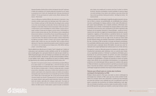 PAA |10 anos de Aquisição de Alimentos
145
Quando elas pedem o dinheiro para o marido e ele pergunta “para quê?” eu falo que
é melhor elas começarem a ter o dinheiro delas para não passar por isso. Porque
eu já passei por isso. É muito ruim. Quando fala assim “para que você precisa do
dinheiro?”. Por isso que é bacana ter o próprio recurso. (Mulher, liderança em Bar-
bacena – Minas Gerais)
[Como é o PAA para as mulheres?] PAA tem sido muito bom, é muito bom [...] Nas
conversas, reuniões, a gente sempre leva informação sobre o PAA e sempre incen-
tiva as mulheres a participar do PAA. Muitas delas não entregam ainda o produto
no seu nome, mas já entregam o produto delas. Falta esta virada de jogo: que elas
entreguem no nome delas. Porque às vezes há associações criadas com esse fim e
o marido está lá e não há necessidade de a mulher também se associar para en-
tregar o produto. Aí acaba que ela entrega na cota do marido, a DAP também é a
mesma, aí acaba entrando nesta cota. Mas o PAA melhorou muito a independência
financeira das mulheres no norte de Minas. Falo do norte de Minas porque falo com
mais propriedade, mas acredito que é geral: o PAA melhorou muito a independên-
cia financeira delas. [E faz diferença quando elas pegam o dinheiro diretamente?]
Faz diferença você pegar o dinheiro e comprar o que você quer e alguém pegar o
dinheiro e falar “comprei isso e isso, que você precisa”. Não é a mesma coisa, faz
diferença, sim. Hoje temos companheiras que fazem o próprio empréstimo e pagam
com a fruta ou com os frangos que elas entregam para o PAA. (Mulher, liderança
sindical – norte de Minas Gerais)
Houve referências ao fato de que um marido “bom” é aquele que “compra as
coisas para a casa” para deixar a mulher satisfeita e ainda “dá” um dinheirinho
para a mulher gastar com o que quiser (mesmo em casos em que a mulher tra-
balha de igual para igual, como nas hortaliças, por exemplo). Isso indica que há
um conjunto de maridos “não tão bons”, que dão outras prioridades ao dinhei-
ro, que também foram citados. A importância do acesso ao dinheiro aparece
nos depoimentos das mulheres que efetivamente tiveram acesso a ele.
Elas diziam: “Isso aqui fui eu quem comprou, é uma lembrança do projeto [PAA] que
fui eu quem comprou”. Eu vi a felicidade delas. [...] Elas têm mais força, pois não
precisam pedir dinheiro ao marido para sair, para comprar uma sandália. [...] Antes
elas não tinham um dinheiro delas. [...] Porque os maridos dão pitaco, reclamam
de elas saírem, ainda faltam coisas para as mulheres terem autonomia. Ela tem o
dinheiro e pode comprar. Uma companheira comprou um vestido e uma sandália e
ele perguntou quem estava lhe dando isso, ela respondeu que ela tinha comprado
com o dinheiro dela. A outra estava feliz: “Ah!, eu não preciso mais pedir dinheiro
a ele para comprar uma calcinha.” Ela pedia para ele o ano todo para, no final do
ano, quando vendesse a safra, poder ter algum dinheirinho. Porque os homens são
assim: eles vendem a safra deles, têm o estoque e dizem assim: “Vou vender tal
coisa e ‘se’ sobrar dinheiro eu lhe dou.” As mulheres são escravas do lar, trabalham
demais, não sabem quanto o homem ganha, e quando vão pedir um dinheirinho
para comprar uma sandália para os meninos, ele diz que “se sobrar um dinheiro
eu lhe dou”. Elas ficam constrangidas, se sentem humilhadas. Eu mesma já cheguei
a me sentir humilhada. O meu, mesmo, não me deixava ir para canto nenhum. Até
hoje eu tenho que enfrentar. (Liderança de mulheres – São Miguel do Gostoso – Rio
Grande do Norte)
O acesso ao dinheiro tem implicações na gestão dos gastos pessoais, da casa,
com os filhos e, mesmo, nas possibilidades de sociabilidade das mulheres,
inclusive a participação em espaços públicos, muitas vezes dificultada tam-
bém pelas responsabilidades com o trabalho doméstico, dificilmente com-
partilhadas com os maridos. A delimitação dos espaços públicos como sendo
um território masculino traz como consequência uma menor experiência das
mulheres com as questões referentes à comercialização – quanto ao funcio-
namento dos mercados, às exigências de apresentação dos produtos, ao pla-
nejamento, à logística, ao financiamento, à assistência técnica, etc. Quando
elas começam a participar desse mundo, o fazem com muita insegurança, em
parte porque se sentem fora do seu lugar social, em parte por terem medo
de estar fazendo dívidas que poderão comprometer o patrimônio da família.
Por isso, o formato do PAA, ao permitir a inclusão de produtos já existentes,
em quantidades definidas pelas próprias mulheres, aparece como potencial
instrumento para a superação dessas dificuldades, mas para isso, estar for-
malmente sob a responsabilidade das mulheres parece ser um fator decisivo.
Em especial, o acesso ao PAA pelos grupos de mulheres (e não apenas indi-
vidualmente) é percebido pelas lideranças como um caminho para fortale-
cer sua capacidade produtiva e minimizar os problemas enfrentados para a
expressão do seu potencial produtivo. Ao permitir uma maior consolidação
econômica desses grupos, o Programa empodera as mulheres e favorece a
superação de desigualdades e situações de opressão no interior da família,
muitas vezes difíceis de ser enfrentadas individualmente. E as experiências
produtivas e de comercialização feitas por grupos de mulheres (não apenas
no PAA), ao fortalecer seu potencial produtivo, apontam que essa participação
ativa e crescente das mulheres rurais em espaços públicos favorece também
a afirmação da agricultura familiar como base do desenvolvimento local.
Fatores que influem para os nomes das mulheres
constarem formalmente no PAA
Múltiplos fatores parecem influir para uma maior ou menor visibilização da
participação das mulheres no PAA e para que seus nomes constem formal-
mente nos contratos. Dentre eles, destacamos a ausência de documentação
em nome das mulheres rurais, realidade que vem se modificando a partir de
ações e conquistas dos movimentos de mulheres trabalhadoras rurais, algu-
mas concretizadas em políticas, portarias e ações do poder público. Os exem-
plos do PAA apontam que ações que ampliam o acesso das mulheres rurais à
 