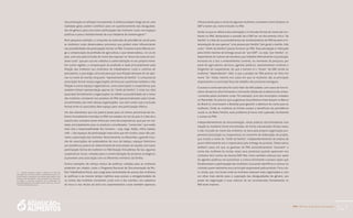 PAA |10 anos de Aquisição de Alimentos
147
documentação se reforçam mutuamente. E embora estejam longe de ser uma
realidade geral, podem contribuir para um questionamento das desigualda-
des de gênero, para uma maior participação das mulheres rurais nos espaços
públicos e para o fortalecimento de sua cidadania de maneira geral.21
Num pequeno exemplo, a conquista da extensão da previdência social para
as mulheres rurais desencadeou processos que podem estar influenciando
nas possibilidades de participação formal no PAA. O acesso à previdência exi-
ge a comprovação da profissão de agricultora, o que desencadeou, no sul do
país, uma luta pela inclusão do nome das esposas no “bloco de notas do pro-
dutor rural”, que por sua vez viabiliza a comercialização no seu próprio nome.
Em outras regiões, a comprovação da profissão é dada principalmente pela
filiação das mulheres aos sindicatos de trabalhadores rurais e colônias de
pescadores, o que exigiu uma luta para que essa filiação deixasse de ser ape-
nas no nome do marido, enquanto “representante da família”. A conquista da
associação formal nessas organizações termina por questionar também a não
filiação a outros espaços organizativos, como associações e cooperativas, que
também tinham representação apenas do “chefe da família”. E estar (ou não)
associada formalmente a organizações se reflete na possibilidade de o nome
das mulheres constarem nos projetos do PAA operacionalizados pela Conab,
encaminhados por meio dessas organizações. Isso sem contar que a inclusão
formal entre os associados abre espaço para uma participação efetiva.
Um dos elementos que nos parece pesar para um menor percentual de mu-
lheres formalmente inseridas no PAA nos estados do Sul do país é o fato de a
maioria dos contratos serem feitos por meio de cooperativas, que, por ser vol-
tadas principalmente para os produtos considerados “comerciais” que estão
mais sob a responsabilidade dos homens – soja, trigo, feijão, milho, batata,
café –, são espaços de participação masculina que em muitos casos não pre-
veem a associação das mulheres. Reversamente, no Maranhão, a grande inclu-
são de associações de quebradeiras de coco de babaçu, espaços femininos
por excelência, parece ser determinante de esse estado ser aquele com maior
participação formal de mulheres no PAA Doação Simultânea. No Sul, algumas
cooperativas novas, voltadas para a comercialização de produtos ecológicos,
já preveem uma associação com os diferentes membros da família.
Outros exemplos de reforço mútuo de políticas voltadas para as mulheres
poderiam ser citados, como o Programa Nacional de Documentação da Mu-
lher Trabalhadora Rural, que surge pela necessidade de acesso das mulheres
às políticas e ao mesmo tempo viabiliza esse acesso; a obrigatoriedade de
os nomes das mulheres constarem, junto com o dos maridos, nos cadastros
do Incra e nos títulos da terra nos assentamentos rurais também apareceu
21	Outros estudos, sobre o impacto na vida das
mulheres de políticas como a previdência social e o
bolsa Família, coincidem com nossas percepções e são
citados nos relatórios. Uma descrição do conjunto
de ações e políticas recentes que interferem na
documentação das mulheres rurais pode ser vista em
Cintrão e Siliprandi (2011).
influenciando para o nome de algumas mulheres constarem como titulares na
DAP e terem seu nome incluído no PAA.
Ainda no que se refere à documentação e à inclusão formal do nome das mu-
lheres no PAA, destacamos a questão de a DAP ser um documento único “da
família” e o fato de os procedimentos de monitoramento do PAA levarem à in-
terpretação de que apenas “uma pessoa por família” (em geral o marido, tido
como “chefe da família”) possa fornecer ao PAA. Essa percepção é reforçada
pelo limite máximo de entrega anual ser “por DAP”, ou seja, “por família”, in-
dependente do número de membros que trabalhe efetivamente na produção.
Acresceu-se a isso o entendimento corrente, no momento da pesquisa, por
parte de agricultores, técnicos, agentes públicos, representantes sindicais e
dirigentes de cooperativas, de que o homem é o “titular” da DAP, sendo as
mulheres “dependentes” dele, e que o projeto do PAA precisa ser feito em
nome “do” titular, mesmo nos casos em que as mulheres são as principais
responsáveis e a principal força de trabalho dos produtos entregues.
O acesso à conta bancária foi outro fator de dificuldade, com casos de funcio-
nários de bancos discriminando e colocando obstáculos à abertura de contas-
-correntes pelas mulheres rurais. Por exemplo, num dos municípios visitados
no Maranhão, foi preciso que as gestoras da prefeitura interviessem no Banco
do Brasil (e recorressem a Brasília) para garantir a abertura da conta para as
mulheres. Onde as mulheres já tinham acesso a benefícios da previdência
social ou ao Bolsa Família, esse problema já havia sido superado, facilitando
o acesso ao PAA.
Independentemente da documentação, várias práticas discriminatórias com
relação às mulheres foram encontradas, de forma naturalizada. Muitas vezes,
a não inclusão do nome das mulheres se dava pela própria organização pro-
ponente (associação ou cooperativa), no momento de elaboração do projeto,
que incluía o nome do “chefe da família”, independentemente da análise de
quem efetivamente era o responsável pela entrega do produto. Observamos
também casos em que os gestores do PAA automaticamente “excluíam” o
nome das mulheres (e muitas vezes seus produtos) quando apareciam nos
contratos dois nomes da mesma DAP. Mas vimos também esforços por parte
de agentes públicos em questionar a cultura dominante e propor ações que
fortalecessem a participação das mulheres, buscando identificar e colocar no
contrato quem realmente era o principal responsável pelo produto. Ficou cla-
ro, ainda, que, nos locais onde as mulheres estavam mais organizadas e com
um olhar mais atento para a superação das desigualdades de gênero, seu
poder de negociação e suas chances de ser reconhecidas formalmente no
PAA eram maiores.
 