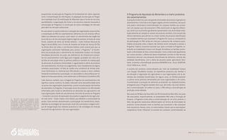 PAA |10 anos de Aquisição de Alimentos
169
proponentes na execução do Programa foi fundamental em vários aspectos,
como: i) disseminação de informações; ii) adaptação da execução do Progra-
ma à realidade local; iii) mobilização de diferentes tipos e fontes de recursos,
possibilitando a organização dos fluxos e da estrutura material necessária à
estruturação do Programa; iv) construção de outras estratégias de mercado,
para além do mercado institucional.
Em que pesem os apoios externos e a atuação das organizações proponentes,
a implantação do PAA nos assentamentos defrontou-se com diversas dificul-
dades que afetaram seu acesso, quais sejam: i) o atendimento das exigências
burocráticas e de documentação (registro legal de estatuto, emissão de notas
fiscais, cadastro de isento de dívidas federais – como Instituto Nacional do
Seguro Social [INSS], com o Fundo de Garantia do Tempo de Serviço [FGTS],
na Dívida Ativa da União e com Receita Federal, entre outros) para que as
organizações estivessem habilitadas para acessar o Programa;15
ii) insufici-
ência da produção para o atendimento da modalidade Compra com Doação
Simultânea decorrente, em parte, das deficiências de infraestrutura presen-
tes nos assentamentos rurais (água para irrigação, qualidade dos solos etc.),
da falta de articulação entre as políticas públicas e também da inadequação
da demanda de alimentos (diversidade e regularidade) à oferta de produtos
dos assentamentos; iii) atraso nos pagamentos, mais notadamente em alguns
contextos pesquisados; iv) falta de crédito e/ou existência de dívidas ante-
riores (individuais ou coletivas) que dificultavam o acesso a novos créditos,
limitando investimentos na produção; v) o descrédito e a desconfiança em re-
lação às formas associativas, como observado no PA Antonio Conselheiro (SP).
Cabe destacar, também, que a chegada do Programa aos assentamentos não
significou acesso contínuo. Os dados indicaram certa descontinuidade tanto
no acesso das organizações proponentes, quanto na participação das famílias
de assentados no Programa. A renovação anual dos projetos e as dificuldades
enfrentadas pela Conab no atendimento às demandas dos agricultores e de
suas organizações diante de uma demanda crescente de acesso ao Programa
− tornando o processo de aprovação dos projetos e pagamento dos agriculto-
res mais lento − foram citados como fatores que afetaram a continuidade do
acesso. Esses eventos desestimulam a participação dos beneficiários, deses-
tabilizam as estratégias de reprodução social dos assentados e exigem esfor-
ços de reorganização dos sistemas produtivos e das estratégias de inserção
mercantil dos agricultores e de suas organizações.
O Programa de Aquisição de Alimentos e a matriz produtiva
dos assentamentos
A pesquisa evidenciou que uma grande diversidade de produtos é gerada nos
assentamentos, incluindo os de origem vegetal, animal e extrativos, dos quais
uma parte é destinada à comercialização. Ao comparar famílias que acessa-
ram com aquelas que não acessaram o PAA, observaram-se algumas diferen-
ças, sendo que as primeiras geralmente apresentaram uma diversidade maior,
especialmente em relação ao número de produtos vendidos. Este estudo não
oferece elementos para afirmar se o maior número de produtos identificados
nos estabelecimentos que acessaram o Programa foi causa ou consequência
da participação no PAA, tendo em vista que a pesquisa não comparou quan-
tidades produzidas antes e depois das famílias terem começado a acessar o
Programa. Todavia, é possível assinalar que, após a entrada no Programa, so-
bretudo na modalidade Compra com Doação Simultânea, as famílias aumen-
taram a diversidade de itens comercializados. Como evidenciado igualmente
por outros estudos, o diferencial dessa modalidade consiste no fato de esse
mecanismo articular uma demanda diversificada de alimentos, oriunda das
entidades beneficiárias, com a oferta de produtos pelos agricultores fami-
liares, incitando a diversificação produtiva (MOREIRA et al., 2010; GHIZELINI,
2010; GRISA et al., 2010).
A escolha dos produtos comercializados por meio da modalidade Compra
com Doação Simultânea resultou da experiência produtiva das famílias e
da interação e negociação dos agricultores e suas organizações com as de-
mandas das entidades beneficiadas. Em alguns casos, as famílias passaram
a cultivar novos produtos demandados por essas organizações e, em outros,
incrementaram a produção de alimentos já existente nos estabelecimentos,
entregando para o Programa também itens que, até então, não eram destina-
dos à comercialização. Em ambos os casos, o PAA reforça a diversificação da
produção comercializada.
Nos casos do PA Barra da Onça (SE) e do PA Floresta/8 de Maio (RS), nos quais
são executadas, respectivamente, as modalidades PAA Leite e Formação de
Estoque, o Programa incide sobre a comercialização de um único produto, o
leite, não gerando expressivas diferenciações em termos de diversidade de
produtos comercializados entre as famílias que acessaram e não acessaram
este mecanismo. Nesses casos, os entrevistados citaram que as associações/
cooperativas foram influentes na escolha dos produtos comercializados ao
15	 Por outro lado, os casos estudados indicam
que, quando as organizações conseguem acessar
o Programa, elas tendem a estruturar-se melhor,
havendo uma tendência de crescimento no número
de associados e agricultores atendidos. A falta de
documentação pessoal (notadamente a DAP) não
se revelou, segundo os entrevistados, como um
problema importante, situação que difere da relatada
em outras pesquisas (JALIL, 2010; CORDEIRO, 2007).
 