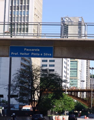 u   1




FAMÍLiA pintO E SiLVA   u   O dOM dE EnSinAR
 