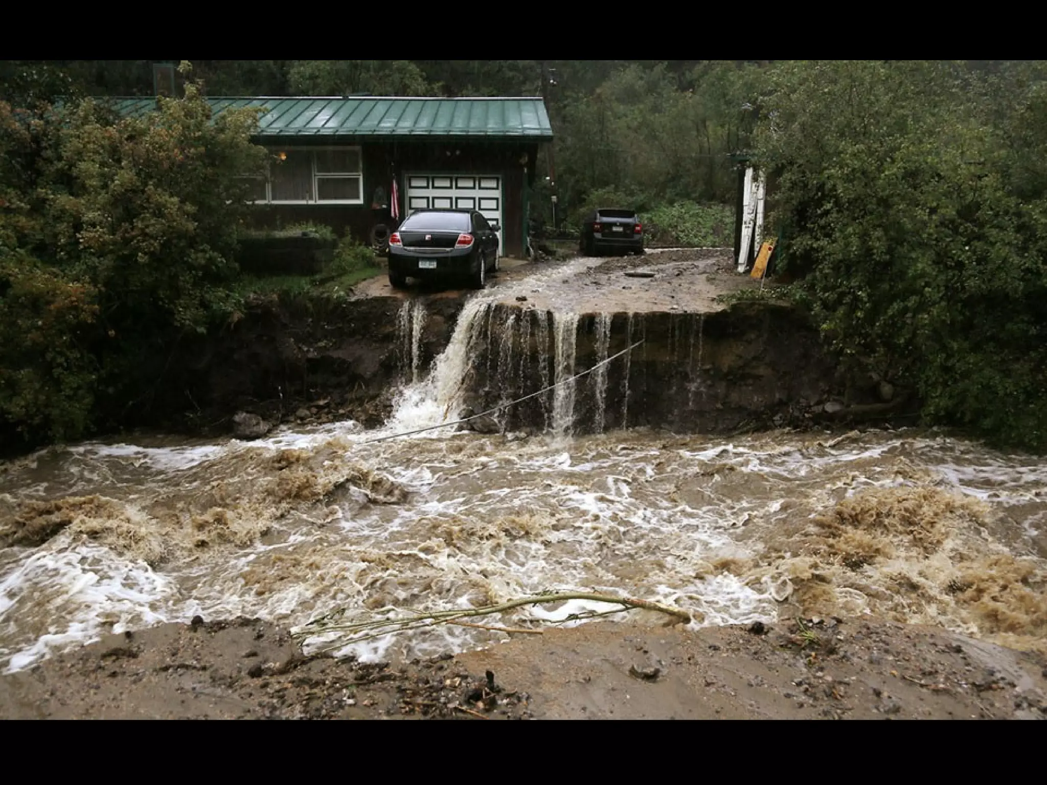 Wanted: professional photographers Wanted:

strategic communicators

- Artist: Liu Bolin

 