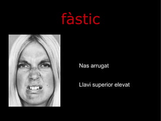 fàstic Nas arrugat Llavi superior elevat 