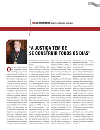 POR JOSÉ CARLOS RESENDE PRESIDENTE DA CÂMARA DOS SOLICITADORES
COMENTÁRIO
“A JUSTIÇA TEM DE
SE CONSTRUIR TODOS OS DIAS”
O
s desafios do mandato passam
pela reorganização e profis-
sionalização dos principais
serviços do conselho geral, fomentan-
do uma estrutura de apoio à formação
de acesso e contínua nas diversas áre-
as, com especial destaque para o bal-
cão único, para novas áreas formativas
e para os agentes de execução. Os so-
licitadores são uma classe profissional
com centenas de anos. A Câmara tem
84 anos. Somos uma profissão que se
prestigiou por fazer bem. Num momen-
to em que há 20 Escolas do Ensino Su-
perior a formar solicitadores temos de
trabalhar mais e melhor para procurar
novos nichos de mercado, mantendo a
aposta na qualidade e no saber fazer.
No âmbito do Sistema de Suporte à Ac-
tividade dos Agentes de Execução, em
que oportunamente afirmei que querí-
amos “ser parte da solução e não parte
do problema”, os agentes de execução
têm sido já uma parte da solução. Não
têm sido eficazes a demonstrar as van-
tagens da sua intervenção e tem havido
lentidão na correcção de disfunções.
No que tange à Câmara vamos reforçar
o investimento nos sistemas informáti-
cos com o objectivo de melhorar as co-
municações com as 18 entidades com
as quais mantemos contacto, alargar o
seu número, aumentar as capacidades
de gestão e apostar numa transparên-
cia absoluta nas movimentações conta-
bilísticas.
Vamos ainda insistir para que se po-
nham a funcionar mecanismos pre-
vistos na reforma do CPC de 2003 que
ainda não existem, dos quais destaca-
mos a penhora electrónica dos depósi-
tos bancários e a penhora de imóveis.
O protocolo com os administradores
de insolvência visou em primeiro lu-
gar permitir que estes profissionais
passassem a ter acesso ao sistema do
CITIUS, passando a Câmara dos Solici-
tadores a autenticá-los através de uma
assinatura electrónica fornecida pelo
nosso sistema informático. Em segun-
do lugar perspectivamos uma colabo-
ração institucional mais próxima com
estes profissionais que têm uma série
de problemas muito semelhantes aos
dos agentes de execução.
Quando falamos da assunção de uma
melhor e mais célere justiça, falamos de
um objectivo permanente para a qual
todos têm a obrigação de contribuir.
Já é consensual que não é através de
mais leis que tal se consegue. É essen-
cialmente através de uma série de me-
didas pontuais visando fazer funcionar
as estruturas, fiscalizando o que não
funciona, fiscalizando os fiscalizadores
corrigindo rapidamente os erros e en-
saiando as pequenas alterações legisla-
tivas através de sistemas piloto, ou de
simulações processuais e informáticas
com os diversos operadores. É evidente
que não há boa justiça se os protago-
nistas não estiverem motivados e se
não houver bom senso. A Justiça é es-
sencial em qualquer conjuntura. É evi-
dente que hoje a Justiça tem um papel
relevante na competitividade. Ninguém
quer investir num país no qual se sabe
que os processos judiciais não têm ce-
leridade, ou onde as decisões da justiça
não são aplicadas.
No nosso país a expansão exponencial
do crédito fácil levou a uma situação de
excesso de endividamento potenciado
por um deslumbramento pelo consu-
mismo. Por outro lado apostou-se na
retirada de uma série de processos da
justiça penal e declarativa para a execu-
ção, de que são exemplo os cheques e
os contenciosos de condomínio, o que
nos deu a primazia entre os países da
Europa com mais títulos executivos.
Aqueles factos demonstram que não
vale a pena andar a empurrar os pro-
cessos de um sistema para outro se não
se resolverem as questões essenciais.
No caso da execução tem de se criar to-
dos os mecanismos para que a penhora
seja célere e eficaz. E esta só o é se fo-
rem facilmente localizadas as pessoa e
os seus bens.
Compete-nos a todos conseguir uma
resposta para os problemas. A Câmara
dos Solicitadores está empenhada em
colaborar. Vamos fazer tudo ao nosso
alcance para que se ultrapasse o ob-
jectivo de diminuir a pendência dos
processos executivos para metade no
espaço de dois anos, seja através do
investimento na informática e na for-
mação, seja através da permanente
apresentação de sugestões sobre cor-
recções a introduzir.
No nosso país e nos países europeus es-
tamos numa encruzilhada delicada em
diversos contextos, no que se refere à
Justiça. Em primeiro lugar é necessário
apostar numa maior harmonização da
legislação e dos sistemas profissionais
dos diversos países. Hoje todos somos
europeus e o nosso comércio é europeu.
Não se pode continuar a olhar só para o
nosso umbigo e têm de ser encontradas
soluções europeias eficazes, nomeada-
mente para a cobrança de dívidas. Não
chega produzir regulamentos, ou direc-
tivas que não têm validade e não são
corrigidas em função dos problemas
práticos detectados. Veja-se o caso do
regulamento do título executivo euro-
peu, que apesar de resultar do consen-
so dos juristas dos países comunitários,
passados cinco anos, se constata ter
sido um flop e ninguém intervém para o
corrigir. Temos imensos processos sem
solução porque os executados residem,
ou trabalham na Espanha!
A Justiça tem de se construir todos os
dias. É necessários que os operadores
e os cidadãos tenham um sentido críti-
co apurado de forma a se perceber que
esta é a maior conquista civilizacional:
- O direito à Justiça para todos indepen-
dentemente da classe social, da raça, ou
do género.
 