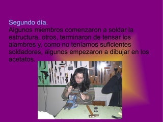 Portalámparas de rosca estrecha con cable, enchufe y bombilla.