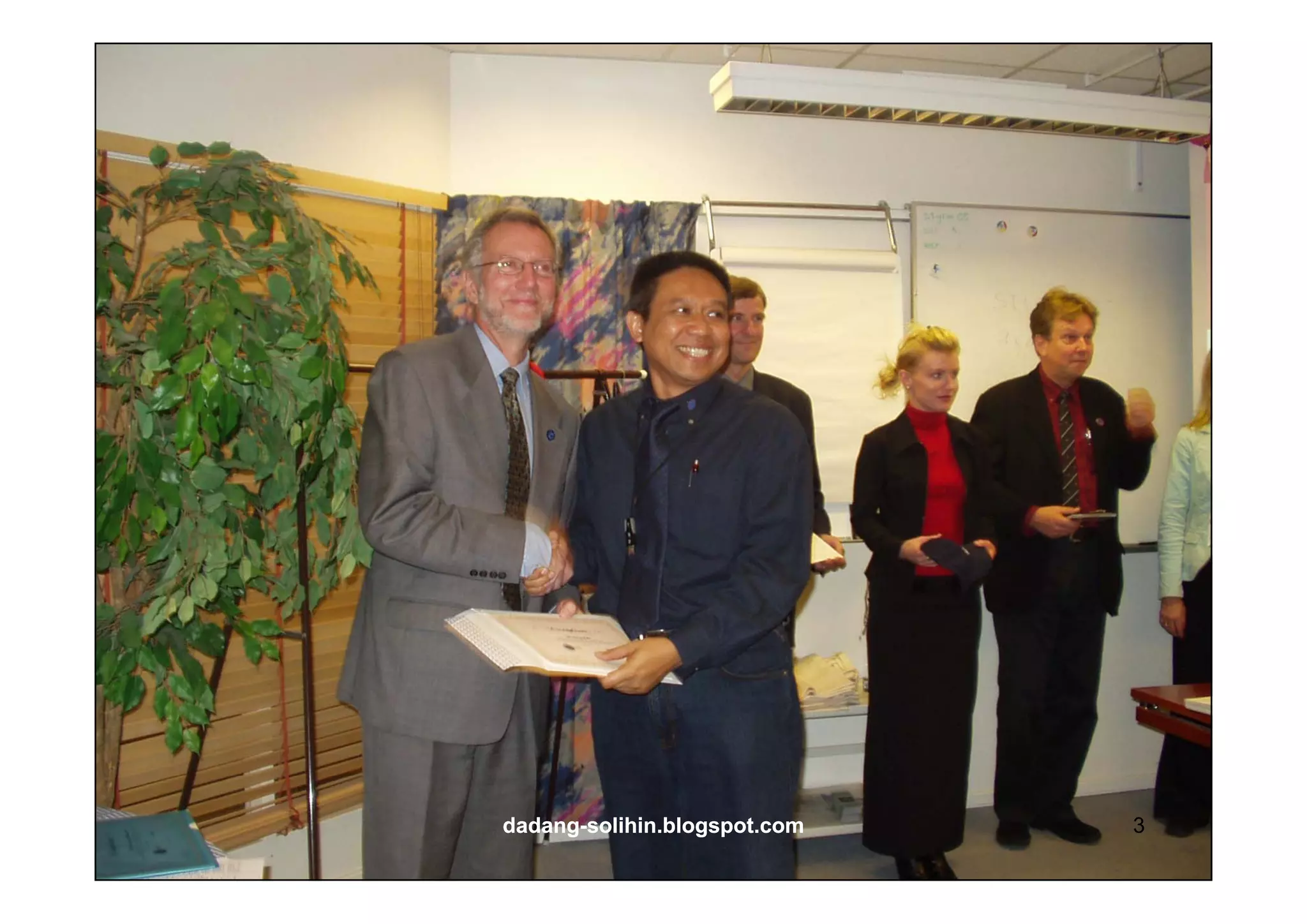 Background What is E-Government? Why E-Government is Important? Why Public Access is Important to the Success of E-Government? What is the LIFE Model? www.dadangsolihin.com 