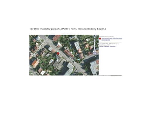 Bydliště majitelky parcely. (Patří k němu i ten zastřešený bazén.) 