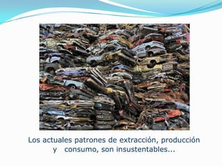 En un sistema monetario, la democracia es una ilusión perpetuada para dar al pueblo un sentimiento de participación en el llamado “proceso democrático”. En general, las personas nominadas para un cargo público son preseleccionadas por la elite en el poder para servir a los intereses del mejor postor.  . Debemos dejar de luchar constantemente por los derechos humanos y la igualdad de justicia en un sistema injusto, y empezar a construir una sociedad donde la igualdad de derechos sea una parte integral del diseño.. Una persona puede desear un tipo particular de casa o carro, pero carecer de los recursos para comprarlo. ¿Cómo se ha beneficiado esta persona del proceso democrático o la libertad de elegir?. En realidad, somos tan libres como nuestro poder  adquisitivo nos lo permite. Y con el dinero concentrado en las manos de tan pocos, incluso esta libertad es ilusoria.
