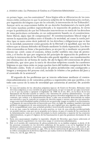 11. HUA'RGO LORA: Las Pretensiones de Condena en el Contencioso-Adrninistrativo _
en primer lugar, con los contratistas)". Estos litigios sólo se diferencian de las cues-
tiones civiles ordinarias en que la presencia subjetiva de la Administración excluye,
por imposición del dogma a que me he referido, la intervención de los Tribunales'l.
Aunque sería un anacronismo hablar de un derecho fundamental a la tutela judi-
cial como mandato jurídico supraordenado a la separación de poderes, lo cierto
es que la prohibición de que los Tribunales intervenieran en tutela de los derechos
de estos particulares reclamaba, en un ordenamiento basado en el constituciona-
lismo liberal, algún tipo de compensación". El constitucionalismo liberal exige al
menos la separación jurídica entre el Estado y la sociedad, así como la tutela jurí-
dica (que es tanto como decir judicial) de los derechos y obligaciones que se dan
en la sociedad, justamente como garantía de la libertad y la igualdad, que son los
valores que se intenta defender del Estado mediante la citada separación. Los dere-
chos reconocidos en firme a los particulares, ya sea por ley o mediante un procedi-
miento tan «civil» como el contrato, deben recibir también esta clase de protec-
ción, y el hecho de que por exigencias del principio de separación de poderes se .
excluya la intervención de los Tribunales sólo puede significar una transformación
(no eliminación) de tal forma de tutela. De ahí la figura del contencioso de plena
jurisdicción, que sirve para la tutela de derechos subjetivos cuando las cuestiones
litigiosas en que éstos están en juego quedan fuera del ámbito competencial de los
Tribunales civiles. Todo el contencioso de plena jurisdicción está configurado a
imagen y semejanza del proceso civil, incluido lo relativo a los poderes del Juez y
al contenido de la sentencia".
El segundo de los problemas que se intenta solucionar mediante el conten-
cioso-administrativo es de naturaleza política u organizativa más que jurídica, y en
todo caso carece de la nota de necesidad que caracteriza al anterior. De acuerdo
3. Se trata del ámbito de los «derechos subjetivos típicos» de GARCÍA DE ENTERRÍA. Delimitar estos
derechos subjetivos es una cuestión de gran importancia, ya que se trata de un topos recurrente
y en el que ha vuelto a apoyarse el legislador de 1998 en el art, 29.1, en la línea de la Ley
Santamaría de Paredes cuando se refería a los «derechos de carácter administrativo». Lo que
decide si una determinada norma administrativa genera derechos subjetivos no es, vista en este
contexto, que ordene a la Administración llevar a cabo una actuación determinada en todos
sus extremos o que le conceda un margen de elección mayor o menor, sino que esa actuación
tenga como única finalidad tutelar el interés de un particular (pagar su sueldo a un funcionario,
o el importe de una subvención al favorecido por ella), en lugar de satisfacer también intereses
públicos (otorgamiento de una autorización que, por reglada que sea, significa una evaluación
de la compatibilidad entre una actividad privada y determinados intereses generales).
4. A no ser que, como he indicado en la nota anterior, se trate de una relación jurídico-privada
en sentido estricto, cosa que no se aceptaba en la época, ni para el común de los contratos de
la Administración (aún no se había formulado la teoría sustantiva o material de los contratos
administrativos), ni para el régimen de los funcionarios ni para las pensiones derivadas de ese
régimen.
5. Sería otro anacronismo emplear la expresión «Estado de Derecho» para hacer referencia al
.¡:égimen francés napoleónico en cuyo seno surge el contencioso-administrativo.
6. Este es el sentido del contencioso de plena jurisdicción en su ámbito original, es decir, el de
los procesos centrados en los derechos subjetivos de las partes y no en la legalidad de las
decisiones administrativas (contratos, responsabilidad extracontractual, ete.): vid. CIJAPUS, R.:
Droit du. contentieux administrati], cit., pgs. 193 Yss. Es el contencioso de plena jurisdicción al que
se refiere normalmente la doctrina española: por todos, GARCÍA DE ENTERRÍA, E. YT.-R. FERNANDEZ:
Cuno, cit., vol. Il, pgs. 549 y ss.
152
 