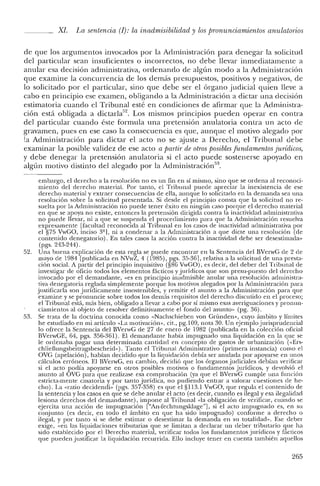 Xl. La sentencia (1): la inadmisibilidad y los pronunciamientos anulatorios
de que los argumentos invocados por la Administración para denegar la solicitud
del particular sean insuficientes o incorrectos, no debe llevar inmediatamente a
anular esa decisión administrativa, ordenando de algún modo a la Administración
que examine la concurrencia de los demás presupuestos, positivos y negativos, de
lo solicitado por el particular, sino que debe ser el órgano judicial quien lleve a
cabo en principio ese examen, obligando a la Administración a dictar una decisión
estimatoria cuando el Tribunal esté en condiciones de afirmar que la Administra-
ción está obligada a dictarla52
• Los mismos principios pueden operar en contra
del particular cuando éste formula una pretensión anulatoria contra un acto de
gravamen, pues en ese caso la consecuencia es que, aunque el motivo alegado por
la Administración para dictar el acto no se ajuste a Derecho, el Tribunal debe
examinar la posible validez de ese acto a partir de otros posibles fundamentos jurídicos,
y debe denegar la pretensión anulatoria si el acto puede sostenerse apoyado en
algún motivo distinto del alegado por la Administración53
.
embargo, el derecho a la resolución no es un fin en sí mismo, sino que se ordena al reconoci-
miento del derecho material. Por tanto, e! Tribunal puede apreciar la inexistencia de ese
derecho material y extraer consecuencias de ella, aunque lo solicitado en la demanda sea una
resolución sobre la solicitud presentada. Si desde el principio consta que la solicitud no re-
suelta por la Administración no puede tener éxito en ningún caso porque el derecho material
en que se apoya no existe, entonces la pretensión dirigida contra la inactividad administrativa
no puede llevar, ni a que se suspenda e! procedimiento para que la Administración resuelva
expresamente [facultad reconocida al Tribunal en los casos de inactividad administrativa por
el §75 VwGO, inciso 3º], ni a condenar a la Administración a que dicte una resolución (de
contenido denegatorio). En tales casos la acción contra la inactividad debe ser desestimada"
(pgs. 243-244).
52. Una buena explicación de esta regla se puede encontrar en la Sentencia del BVerwG de 2 de
mayo de 1984 [publicada en NVwZ, 4 (1985), pgs. 35-36], relativa a la solicitud de una presta-
ción social. A partir de! principio inquisitivo (§86 VwGO), es decir, de! deber del Tribunal de
investigar de oficio todos los elementos fácticos y jurídicos que son presu-puesto del derecho
invocado por el demandante, "es en principio inadmisible anular una resolución administra-
tiva denegatoria reglada simplemente porque los motivos alegados por la Administración para
justificarla son jurídicamente insostenibles, y remitir el asunto a la Administración para que
examine y se pronuncie sobre todos los demás requisitos del derecho discutido en el proceso;
el Tribunal está, más bien, obligado a llevar a cabo por sí mismo esas averiguaciones y pronun-
ciamientos al objeto de resolver definitivamente el fondo del asunto" (pg. 36).
53. Se trata de la doctrina conocida como «Nachschieben von Crúnden», cuyo ámbito y límites
he estudiado en mi articulo "La motivación", cit., pg.l09, nota 30. Un ejemplo jurisprudencial
lo ofrece la Sentencia del BVe¡wG de 27 de enero de 1982 (publicada en la colección oficial
BVerwGE, 64, pgs. 356-361). El demandante había impugnado una liquidación en la que se
le ordenaba pagar una determinada cantidad en concepto de gastos de urbanización ("Ers-
chlieñungsbeitragsbescheid»). Tanto el Tribunal Administrativo (primera instancia) como el
OVG (apelación), habían decidido que la liquidación debía ser anulada por apoyarse en unos
cálculos erróneos. El BVerwG, en cambio, decidió que los órganos judiciales debían verificar
si el acto podía apoyarse en otros posibles motivos o fundamentos jurídicos, y devolvió el
asunto al OVG para que realizase esa comprobación (ya que e! BVe¡wG cumple una función
estricta-mente casatoria y por tanto jurídica, no pudiendo entrar a valorar cuestiones de he-
cho). La "ratio dccidendi» (pgs. 357-358) es que e! §1l3.1 VwGO, que regula e! contenido de
la sentencia y los casos en que se debe anular el acto (es decir, cuando es ilegal y esa ilegalidad
lesiona derechos del demandante), impone al Tribunal «la obligación de verificar, cuando se
ejercita una acción de impugnación ["An-fechtungsklage"], si el acto impugnado es, en su
conjunto (es decir, en todo el ámbito en que ha sido impugnado) conforme a derecho o
ilegal, y por tanto si se debe estimar o desestimar la demanda en su totalidad". Ese deber
exige, "en las liquidaciones tributarias que se limitan a declarar un deber tributario que ha
sido establecido por e! Derecho material, verificar todos los fundamentos jurídicos y fácticos
que pueden justificar la liquidación recurrida. Ello incluye tener en cuenta también aquellos
265
 