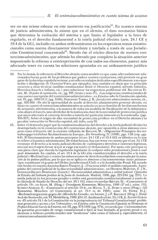 JI. El contencioso-administrativo en cuanto sistema de acciones
vez no sea ocioso esbozar en este momento esa justificación'", En nuestro sistema
de justicia administrativa, lo mismo que en el alemán, el dato normativo básico
que determina la evolución del sistema y que limita al legislador a la hora de
regularlo, es el derecho fundamental a la tutela judicial efectiva (arts. 24.1 CE Y
19.4 de la CC), incluido en ambos ordenamientos en los respectivos textos constitu-
cionales como norma directamente vinculante y tutelada a través de una Jurisdic-
ción Constitucional concentrada'". Siendo ése el núcleo director de nuestro con-
tencioso-administrativo, que además ha alterado por completo la situación anterior
imponiendo la reforma o reinterpretación de casi todos sus elementos, parece más
adecuado tener en cuenta las soluciones apuntadas en un ordenamiento jurídico
64.
6 ~
:J.
Por lo demás, la referencia al Derecho alemán como modelo en que están adecuadamente solu-
cionados buena parte de los problemas que padece nuestro contencioso, está presente en gran
parte de la doctrina española reciente, y no sólo en trabajos dedicados específicamente a su expo-
sición o divulgación (S. GONZÁLEZ-ViJVS, por ejemplo), sino también en obras que en principio
recurren a otras técnicas (análisis constitucional desde e! Derecho español, método histórico,
Derechos francés e italiano, etc.) para solucionar los respectivos problemas: vid. BEl:lRÁN DE FE-
LIPE, M.: El poder de sustitución, cit., pg. 295 (texto y nota 37), «Las exigencias constitucionales de
una nueva concepción de! contencioso-administrativo», en Estudios sobrela Constitución española,
vol. IV, pgs. 3085-3111 (pg. 3106); FElZi'lÁNDEZ TORRES,]. R.:jurisdieción administrativa revisora, cit.,
pgs. 356-360: «De ahí la oportunidad de acudir al derecho administrativo procesal alemán, en
tanto en cuanto e! contencioso-administrativo se articula no ya en función de las diversas formas
de actuación administrativa, a la manera de todos los modelos de fiscalización de la Administra-
ción afines al francés, sino alrededor de la institución clave de la necesidad de protecciónjurídica
que sea la adecuada al concret~ derecho o interés de! particular invocado en la contienda» (pgs.
356-357). Sobre el origen de esta «necesidad de protección jurídica» en e! Derecho alemán y su
peculiar invocación en Derecho español, vid. infra, nota 95.
Sobre e! destacado papel que la constitucionalización del derecho a la tutelajudicial efectiva ha
desempeñado en la construcción de! contencioso alemán, por oposición a otros sistemas euro-
peos como e! francés, vid. la reciente reflexión de BRENNER, M.: «Allgemeine Prinzipien des ver-
waltungsgerichtlichen Rechtsschutzes in Europa», Die Verwa/tung, 31 (1998), pgs. 1-28 (esp. pgs.
6-8). El funcionamiento de ambos preceptos (e! art. 24.1 CE Ye! 19.4 GG) es idéntico en lo que
se refiere a lajusticia administrativa. De todas formas, hay que tener en cuenta que el art. 24.1 CE
reconoce e! derecho a la tutela judicial efectiva de cualesquiera derechos e intereses legítimos,
sea cual sea el sujeto frente al que se exige esa tutela (el demandado). Por tanto, este precepto es
una pieza clave que vincula la regulación legislativa de cualquier orden jurisdiccional yfrente a cual-
quier demandado. En cambio, el art. 19.4 de la GG sólo constitucionaliza el derecho a la tutela
judicial «<Rechtsschutz») contra las vulneraciones de derechos subjetivos ocasionadaspor la actua-
ción de los poderespúblicos, por lo que no se aplica en absoluto a las controversias «in ter privaros»
(que constituyen e! grueso de! Orden Jurisdiccional Civil) o a la Jurisdicción Penal. Ha notado
este hecho en nuestra doctrina BAR'lf:s VÁZQUEZ,].: «Una nota sobre el análisis comparado. A pro-
pósito de! control judicial de la discrecionalidad administrativa", en HINOJOSA MARTíNEZ, E. YN.,
GONzÁLEZ-DEI.EITO DOMÍNGUEZ (Coord.): Discrecionalidad administrativa y control judicial. 1jomadas
de Estudio del Gabinete jurídico de la junta de Andalucía. Madrid, 1996, pgs. 225-244 (pg. 237). La
tutelajudicial en los procesos penales o civiles está garantizada constitucionalmente a través de
la cláusula de Estado de Derecho de! art, 20.1 GG, como recuerdan KRÜGER, H.: «Comentario al
artículo 19», en SACHS, M. (Hrsg.): Grundgesetz Kommeniar, Múnchen, 1999 (2" ed.), núm. 152;
SCIIMIDT.AssMANN, E.: «Comentario al artículo 19.4", en MAUNZ, T., G. DÜRIG y otros (Hrsg.): GG
Kommeniar. Múnchen (el Comentario al art, 19.4 es de 1985), núm. 16; P;l'IER, H.-:J.:
«Rechtsschutzgarantie gegen die óffentlichc Cewalt», en ISENsEE,j. y P. KIRCHHOF (Hrsg.): Hcnd-
bucñdes Staatsreclüs, vol. VI. Heidelberg, 1989, §54.12. Analizando el art. 24.1 CE, E. ALONSO GARCÍA
en «El artículo 24.1 de la Constitución en lajurisprudencia de! Tribunal Constitucional: proble-
mas generales y acceso a los Tribunales», en Estudios sobre la Constitución Española en Homenaje al
ProiesorEduardo GCl'IGÍa deEnterria, vol. III, pgs. 973-1026 (pg. 974), recuerda que «Inlorrnalmente
las garantías procesales de rango constitucional o bien se han limitado al proceso penal o no
alcanzan a órdenes jurisdiccionales más "modernos" tales como e! laboral y, especialmente, el
contencioso-administrativo».
63
 