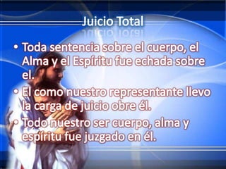 Angustia infinita.Sal 22:12  Muchos toros me han rodeado; toros fuertes de Basán me han cercado. Sal 22:13  Ávidos abren su boca contra mí, como león rapaz y rugiente. Sal 22:14  Soy derramado como agua, y todos mis huesos están descoyuntados; mi corazón es como cera; se derrite en medio de mis entrañas. Sal 22:15  Como un tiesto se ha secado mi vigor, y la lengua se me pega al paladar, y me has puesto en el polvo de la muerte. Sal 22:16  Porque perros me han rodeado; me ha cercado cuadrilla de malhechores; me horadaron las manos y los pies. Sal 22:17  Puedo contar todos mis huesos. Ellos me miran, me observan; Sal 22:18  reparten mis vestidos entre sí, y sobre mi ropa echan suertes. Sal 22:19  Pero tú, oh SEÑOR, no estés lejos; fuerza mía, apresúrate a socorrerme. 