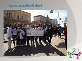 Equipe no desfile estudantil 