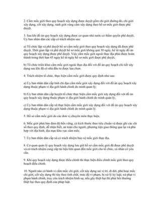 2. Cắm mốc giới theo quy hoạch xây dựng được duyệt gồm chỉ giới đường đỏ, chỉ giới
xây dựng, cốt xây dựng, ranh giới vùng cấm xây dựng theo hồ sơ mốc giới được phê
duyệt.
3. Sau khi đồ án quy hoạch xây dựng được cơ quan nhà nước có thẩm quyền phê duyệt,
Ủy ban nhân dân các cấp có trách nhiệm sau:
a) Tổ chức lập và phê duyệt hồ sơ cắm mốc giới theo quy hoạch xây dựng đã được phê
duyệt. Thời gian lập và phê duyệt hồ sơ mốc giới không quá 30 ngày, kể từ ngày đồ án
quy hoạch xây dựng được phê duyệt. Việc cắm mốc giới ngoài thực địa phải được hoàn
thành trong thời hạn 45 ngày kể từ ngày hồ sơ mốc giới được phê duyệt;
b) Tổ chức triển khai cắm mốc giới ngoài thực địa đối với đồ án quy hoạch chi tiết xây
dựng sau khi đã có nhà đầu tư được lựa chọn.
4. Trách nhiệm tổ chức, thực hiện cắm mốc giới được quy định như sau:
a) Ủy ban nhân dân cấp tỉnh chỉ đạo cắm mốc giới xây dựng đối với đồ án quy hoạch xây
dựng thuộc phạm vi địa giới hành chính do mình quản lý;
b) Ủy ban nhân dân cấp huyện tổ chức thực hiện cắm mốc giới xây dựng đối với đồ án
quy hoạch xây dựng thuộc phạm vi địa giới hành chính do mình quản lý;
c) Ủy ban nhân dân cấp xã thực hiện cắm mốc giới xây dựng đối với đồ án quy hoạch xây
dựng thuộc phạm vi địa giới hành chính do mình quản lý.
5. Hồ sơ cắm mốc giới do các đơn vị chuyên môn thực hiện.
6. Mốc giới phải bảo đảm độ bền vững, có kích thước theo tiêu chuẩn và được ghi các chỉ
số theo quy định, dễ nhận biết, an toàn cho người, phương tiện giao thông qua lại và phù
hợp với địa hình, địa mạo khu vực cắm mốc.
7. Ủy ban nhân dân cấp xã có trách nhiệm bảo vệ mốc giới thực địa.
8. Cơ quan quản lý quy hoạch xây dựng lưu giữ hồ sơ cắm mốc giới đã được phê duyệt
và có trách nhiệm cung cấp tài liệu liên quan đến mốc giới cho tổ chức, cá nhân có yêu
cầu.
9. Khi quy hoạch xây dựng được điều chỉnh thì thực hiện điều chỉnh mốc giới theo quy
hoạch điều chỉnh.
10. Người nào có hành vi cắm mốc chỉ giới, cốt xây dựng sai vị trí, di dời, phá hoại mốc
chỉ giới, cốt xây dựng thì tùy theo tính chất, mức độ vi phạm, bị xử lý kỷ luật, xử phạt vi
phạm hành chính, truy cứu trách nhiệm hình sự, nếu gây thiệt hại thì phải bồi thường
thiệt hại theo quy định của pháp luật.
 