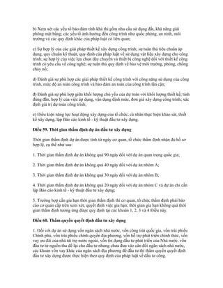 b) Xem xét các yếu tố bảo đảm tính khả thi gồm nhu cầu sử dụng đất, khả năng giải
phóng mặt bằng; các yếu tố ảnh hưởng đến công trình như quốc phòng, an ninh, môi
trường và các quy định khác của pháp luật có liên quan;
c) Sự hợp lý của các giải pháp thiết kế xây dựng công trình; sự tuân thủ tiêu chuẩn áp
dụng, quy chuẩn kỹ thuật, quy định của pháp luật về sử dụng vật liệu xây dựng cho công
trình; sự hợp lý của việc lựa chọn dây chuyền và thiết bị công nghệ đối với thiết kế công
trình có yêu cầu về công nghệ; sự tuân thủ quy định về bảo vệ môi trường, phòng, chống
cháy nổ;
d) Đánh giá sự phù hợp các giải pháp thiết kế công trình với công năng sử dụng của công
trình, mức độ an toàn công trình và bảo đảm an toàn của công trình lân cận;
đ) Đánh giá sự phù hợp giữa khối lượng chủ yếu của dự toán với khối lượng thiết kế; tính
đúng đắn, hợp lý của việc áp dụng, vận dụng định mức, đơn giá xây dựng công trình; xác
định giá trị dự toán công trình;
e) Điều kiện năng lực hoạt động xây dựng của tổ chức, cá nhân thực hiện khảo sát, thiết
kế xây dựng, lập Báo cáo kinh tế - kỹ thuật đầu tư xây dựng.
Điều 59. Thời gian thẩm định dự án đầu tư xây dựng
Thời gian thẩm định dự án được tính từ ngày cơ quan, tổ chức thẩm định nhận đủ hồ sơ
hợp lệ, cụ thể như sau:
1. Thời gian thẩm định dự án không quá 90 ngày đối với dự án quan trọng quốc gia;
2. Thời gian thẩm định dự án không quá 40 ngày đối với dự án nhóm A;
3. Thời gian thẩm định dự án không quá 30 ngày đối với dự án nhóm B;
4. Thời gian thẩm định dự án không quá 20 ngày đối với dự án nhóm C và dự án chỉ cần
lập Báo cáo kinh tế - kỹ thuật đầu tư xây dựng;
5. Trường hợp cần gia hạn thời gian thẩm định thì cơ quan, tổ chức thẩm định phải báo
cáo cơ quan cấp trên xem xét, quyết định việc gia hạn; thời gian gia hạn không quá thời
gian thẩm định tương ứng được quy định tại các khoản 1, 2, 3 và 4 Điều này.
Điều 60. Thẩm quyền quyết định đầu tư xây dựng
1. Đối với dự án sử dụng vốn ngân sách nhà nước, vốn công trái quốc gia, vốn trái phiếu
Chính phủ, vốn trái phiếu chính quyền địa phương, vốn hỗ trợ phát triển chính thức, vốn
vay ưu đãi của nhà tài trợ nước ngoài, vốn tín dụng đầu tư phát triển của Nhà nước, vốn
đầu tư từ nguồn thu để lại cho đầu tư nhưng chưa đưa vào cân đối ngân sách nhà nước,
các khoản vốn vay khác của ngân sách địa phương để đầu tư thì thẩm quyền quyết định
đầu tư xây dựng được thực hiện theo quy định của pháp luật về đầu tư công.
 