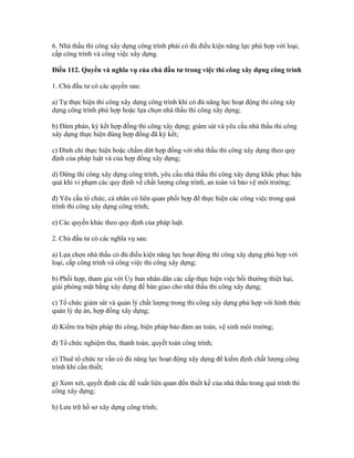 6. Nhà thầu thi công xây dựng công trình phải có đủ điều kiện năng lực phù hợp với loại,
cấp công trình và công việc xây dựng.
Điều 112. Quyền và nghĩa vụ của chủ đầu tư trong việc thi công xây dựng công trình
1. Chủ đầu tư có các quyền sau:
a) Tự thực hiện thi công xây dựng công trình khi có đủ năng lực hoạt động thi công xây
dựng công trình phù hợp hoặc lựa chọn nhà thầu thi công xây dựng;
b) Đàm phán, ký kết hợp đồng thi công xây dựng; giám sát và yêu cầu nhà thầu thi công
xây dựng thực hiện đúng hợp đồng đã ký kết;
c) Đình chỉ thực hiện hoặc chấm dứt hợp đồng với nhà thầu thi công xây dựng theo quy
định của pháp luật và của hợp đồng xây dựng;
d) Dừng thi công xây dựng công trình, yêu cầu nhà thầu thi công xây dựng khắc phục hậu
quả khi vi phạm các quy định về chất lượng công trình, an toàn và bảo vệ môi trường;
đ) Yêu cầu tổ chức, cá nhân có liên quan phối hợp để thực hiện các công việc trong quá
trình thi công xây dựng công trình;
e) Các quyền khác theo quy định của pháp luật.
2. Chủ đầu tư có các nghĩa vụ sau:
a) Lựa chọn nhà thầu có đủ điều kiện năng lực hoạt động thi công xây dựng phù hợp với
loại, cấp công trình và công việc thi công xây dựng;
b) Phối hợp, tham gia với Ủy ban nhân dân các cấp thực hiện việc bồi thường thiệt hại,
giải phóng mặt bằng xây dựng để bàn giao cho nhà thầu thi công xây dựng;
c) Tổ chức giám sát và quản lý chất lượng trong thi công xây dựng phù hợp với hình thức
quản lý dự án, hợp đồng xây dựng;
d) Kiểm tra biện pháp thi công, biện pháp bảo đảm an toàn, vệ sinh môi trường;
đ) Tổ chức nghiệm thu, thanh toán, quyết toán công trình;
e) Thuê tổ chức tư vấn có đủ năng lực hoạt động xây dựng để kiểm định chất lượng công
trình khi cần thiết;
g) Xem xét, quyết định các đề xuất liên quan đến thiết kế của nhà thầu trong quá trình thi
công xây dựng;
h) Lưu trữ hồ sơ xây dựng công trình;
 