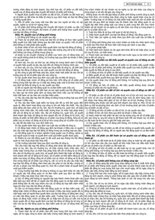 HUỲNH BÁ HỌC           11

chứng nhận đăng ký kinh doanh. Sau thời hạn đó, cổ phần ưu đãi biểu            chịu trách nhiệm về các khoản nợ và nghĩa vụ tài sản khác của công ty
quyết của cổ đông sáng lập chuyển đổi thành cổ phần phổ thông.                 trong phạm vi số vốn đã góp vào công ty.
   4. Người được quyền mua cổ phần ưu đãi cổ tức, cổ phần ưu đãi hoàn lại        Không được rút vốn đã góp bằng cổ phần phổ thông ra khỏi công ty dưới
và cổ phần ưu đãi khác do Điều lệ công ty quy định hoặc do Đại hội đồng        mọi hình thức, trừ trường hợp được công ty hoặc người khác mua lại cổ
cổ đông quyết định.                                                            phần. Trường hợp có cổ đông rút một phần hoặc toàn bộ vốn cổ phần đã
   5. Mỗi cổ phần của cùng một loại đều tạo cho người sở hữu nó các            góp trái với quy định tại khoản này thì thành viên Hội đồng quản trị và
quyền, nghĩa vụ và lợi ích ngang nhau.                                         người đại diện theo pháp luật của công ty phải cùng liên đới chịu trách
   6. Cổ phần phổ thông không thể chuyển đổi thành cổ phần ưu đãi. Cổ          nhiệm về các khoản nợ và nghĩa vụ tài sản khác của công ty trong phạm vi
phần ưu đãi có thể chuyển đổi thành cổ phần phổ thông theo quyết định          giá trị cổ phần đã bị rút.
của Đại hội đồng cổ đông.                                                        2. Tuân thủ Điều lệ và Quy chế quản lý nội bộ công ty.
   Điều 79. Quyền của cổ đông phổ thông                                          3. Chấp hành quyết định của Đại hội đồng cổ đông, Hội đồng quản trị.
   1. Cổ đông phổ thông có các quyền sau đây:                                    4. Thực hiện các nghĩa vụ khác theo quy định của Luật này và Điều lệ
   a) Tham dự và phát biểu trong các Đại hội cổ đông và thực hiện quyền        công ty.
biểu quyết trực tiếp hoặc thông qua đại diện được uỷ quyền; mỗi cổ phần          5. Cổ đông phổ thông phải chịu trách nhiệm cá nhân khi nhân danh công
phổ thông có một phiếu biểu quyết;                                             ty dưới mọi hình thức để thực hiện một trong các hành vi sau đây:
   b) Được nhận cổ tức với mức theo quyết định của Đại hội đồng cổ đông;         a) Vi phạm pháp luật;
   c) Được ưu tiên mua cổ phần mới chào bán tương ứng với tỷ lệ cổ phần          b) Tiến hành kinh doanh và các giao dịch khác để tư lợi hoặc phục vụ lợi
phổ thông của từng cổ đông trong công ty;                                      ích của tổ chức, cá nhân khác;
   d) Được tự do chuyển nhượng cổ phần của mình cho cổ đông khác và              c) Thanh toán các khoản nợ chưa đến hạn trước nguy cơ tài chính có thể
cho người không phải là cổ đông, trừ trường hợp quy định tại khoản 5 Điều      xảy ra đối với công ty.
84 của Luật này;                                                                 Điều 81. Cổ phần ưu đãi biểu quyết và quyền của cổ đông ưu đãi
   đ) Xem xét, tra cứu và trích lục các thông tin trong Danh sách cổ đông      biểu quyết
có quyền biểu quyết và yêu cầu sửa đổi các thông tin không chính xác;            1. Cổ phần ưu đãi biểu quyết là cổ phần có số phiếu biểu quyết nhiều
   e) Xem xét, tra cứu, trích lục hoặc sao chụp Điều lệ công ty, sổ biên bản   hơn so với cổ phần phổ thông. Số phiếu biểu quyết của một cổ phần ưu đãi
họp Đại hội đồng cổ đông và các nghị quyết của Đại hội đồng cổ đông;           biểu quyết do Điều lệ công ty quy định.
   g) Khi công ty giải thể hoặc phá sản, được nhận một phần tài sản còn lại      2. Cổ đông sở hữu cổ phần ưu đãi biểu quyết có các quyền sau đây:
tương ứng với số cổ phần góp vốn vào công ty;                                    a) Biểu quyết về các vấn đề thuộc thẩm quyền của Đại hội đồng cổ đông
   h) Các quyền khác theo quy định của Luật này và Điều lệ công ty.            với số phiếu biểu quyết theo quy định tại khoản 1 Điều này;
   2. Cổ đông hoặc nhóm cổ đông sở hữu trên 10% tổng số cổ phần phổ              b) Các quyền khác như cổ đông phổ thông, trừ trường hợp quy định tại
thông trong thời hạn liên tục ít nhất sáu tháng hoặc một tỷ lệ khác nhỏ hơn    khoản 3 Điều này.
quy định tại Điều lệ công ty có các quyền sau đây:                               3. Cổ đông sở hữu cổ phần ưu đãi biểu quyết không được chuyển
   a) Đề cử người vào Hội đồng quản trị và Ban kiểm soát (nếu có);             nhượng cổ phần đó cho người khác.
   b) Xem xét và trích lục sổ biên bản và các nghị quyết của Hội đồng quản       Điều 82. Cổ phần ưu đãi cổ tức và quyền của cổ đông ưu đãi cổ
trị, báo cáo tài chính giữa năm và hàng năm theo mẫu của hệ thống kế           tức
toán Việt Nam và các báo cáo của Ban kiểm soát;                                  1. Cổ phần ưu đãi cổ tức là cổ phần được trả cổ tức với mức cao hơn so
   c) Yêu cầu triệu tập họp Đại hội đồng cổ đông trong trường hợp quy định     với mức cổ tức của cổ phần phổ thông hoặc mức ổn định hàng năm. Cổ
tại khoản 3 Điều này;                                                          tức được chia hàng năm gồm cổ tức cố định và cổ tức thưởng. Cổ tức cố
   d) Yêu cầu Ban kiểm soát kiểm tra từng vấn đề cụ thể liên quan đến          định không phụ thuộc vào kết quả kinh doanh của công ty. Mức cổ tức cố
quản lý, điều hành hoạt động của công ty khi xét thấy cần thiết. Yêu cầu       định cụ thể và phương thức xác định cổ tức thưởng được ghi trên cổ phiếu
phải bằng văn bản; phải có họ, tên, địa chỉ thường trú, quốc tịch, số Giấy     của cổ phần ưu đãi cổ tức.
chứng minh nhân dân, Hộ chiếu hoặc chứng thực cá nhân hợp pháp khác              2. Cổ đông sở hữu cổ phần ưu đãi cổ tức có các quyền sau đây:
đối với cổ đông là cá nhân; tên, địa chỉ thường trú, quốc tịch, số quyết         a) Nhận cổ tức với mức theo quy định tại khoản 1 Điều này;
định thành lập hoặc số đăng ký kinh doanh đối với cổ đông là tổ chức; số         b) Được nhận lại một phần tài sản còn lại tương ứng với số cổ phần góp
lượng cổ phần và thời điểm đăng ký cổ phần của từng cổ đông, tổng số cổ        vốn vào công ty, sau khi công ty đã thanh toán hết các khoản nợ, cổ phần
phần của cả nhóm cổ đông và tỷ lệ sở hữu trong tổng số cổ phần của công        ưu đãi hoàn lại khi công ty giải thể hoặc phá sản;
ty; vấn đề cần kiểm tra, mục đích kiểm tra;                                      c) Các quyền khác như cổ đông phổ thông, trừ trường hợp quy định tại
   đ) Các quyền khác theo quy định của Luật này và Điều lệ công ty.            khoản 3 Điều này.
   3. Cổ đông hoặc nhóm cổ đông quy định tại khoản 2 Điều này có quyền           3. Cổ đông sở hữu cổ phần ưu đãi cổ tức không có quyền biểu quyết, dự
yêu cầu triệu tập họp Đại hội đồng cổ đông trong các trường hợp sau đây:       họp Đại hội đồng cổ đông, đề cử người vào Hội đồng quản trị và Ban kiểm
   a) Hội đồng quản trị vi phạm nghiêm trọng quyền của cổ đông, nghĩa vụ       soát.
của người quản lý hoặc ra quyết định vượt quá thẩm quyền được giao;              Điều 83. Cổ phần ưu đãi hoàn lại và quyền của cổ đông ưu đãi
   b) Nhiệm kỳ của Hội đồng quản trị đã vượt quá sáu tháng mà Hội đồng         hoàn lại
quản trị mới chưa được bầu thay thế;                                             1. Cổ phần ưu đãi hoàn lại là cổ phần được công ty hoàn lại vốn góp bất
   c) Các trường hợp khác theo quy định của Điều lệ công ty.                   cứ khi nào theo yêu cầu của người sở hữu hoặc theo các điều kiện được
   Yêu cầu triệu tập họp Hội đồng cổ đông phải được lập bằng văn bản và        ghi tại cổ phiếu của cổ phần ưu đãi hoàn lại.
phải có họ, tên, địa chỉ thường trú, số Giấy chứng minh nhân dân, Hộ             2. Cổ đông sở hữu cổ phần ưu đãi hoàn lại có các quyền khác như cổ
chiếu hoặc chứng thực cá nhân hợp pháp khác đối với cổ đông là cá nhân;        đông phổ thông, trừ trường hợp quy định tại khoản 3 Điều này.
tên, địa chỉ thường trú, quốc tịch, số quyết định thành lập hoặc số đăng ký      3. Cổ đông sở hữu cổ phần ưu đãi hoàn lại không có quyền biểu quyết,
kinh doanh đối với cổ đông là tổ chức; số cổ phần và thời điểm đăng ký cổ      dự họp Đại hội đồng cổ đông, đề cử người vào Hội đồng quản trị và Ban
phần của từng cổ đông, tổng số cổ phần của cả nhóm cổ đông và tỷ lệ sở         kiểm soát.
hữu trong tổng số cổ phần của công ty, căn cứ và lý do yêu cầu triệu tập         Điều 84. Cổ phần phổ thông của cổ đông sáng lập
họp Đại hội đồng cổ đông. Kèm theo yêu cầu phải có các tài liệu, chứng cứ        1. Các cổ đông sáng lập phải cùng nhau đăng ký mua ít nhất 20% tổng
về các vi phạm của Hội đồng quản trị, mức độ vi phạm hoặc về quyết định        số cổ phần phổ thông được quyền chào bán và phải thanh toán đủ số cổ
vượt quá thẩm quyền.                                                           phần đã đăng ký mua trong thời hạn chín mươi ngày, kể từ ngày công ty
   4. Trong trường hợp Điều lệ công ty không có quy định khác thì việc đề      được cấp Giấy chứng nhận đăng ký kinh doanh.
cử người vào Hội đồng quản trị và Ban kiểm soát quy định tại điểm a              2. Trong thời hạn chín mươi ngày, kể từ ngày được cấp Giấy chứng nhận
khoản 2 Điều này được thực hiện như sau:                                       đăng ký kinh doanh, công ty phải thông báo việc góp vốn cổ phần đến cơ
   a) Các cổ đông phổ thông tự nguyện tập hợp thành nhóm thoả mãn các          quan đăng ký kinh doanh. Thông báo phải có các nội dung chủ yếu sau
điều kiện quy định để đề cử người vào Hội đồng quản trị và Ban kiểm soát       đây:
phải thông báo về việc họp nhóm cho các cổ đông dự họp biết chậm nhất            a) Tên, địa chỉ trụ sở chính, số và ngày cấp Giấy chứng nhận đăng ký
ngay khi khai mạc Đại hội đồng cổ đông;                                        kinh doanh, nơi đăng ký kinh doanh;
   b) Căn cứ số lượng thành viên Hội đồng quản trị và Ban kiểm soát, cổ          b) Tổng số cổ phần phổ thông được quyền chào bán, số cổ phần các cổ
đông hoặc nhóm cổ đông quy định tại khoản 2 Điều này được quyền đề cử          đông sáng lập đăng ký mua;
một hoặc một số người theo quyết định của Đại hội đồng cổ đông làm ứng           c) Họ, tên, địa chỉ thường trú, quốc tịch, số Giấy chứng minh nhân dân,
cử viên Hội đồng quản trị và Ban kiểm soát. Trường hợp số ứng cử viên          Hộ chiếu hoặc chứng thực cá nhân hợp pháp khác đối với cổ đông sáng lập
được cổ đông hoặc nhóm cổ đông đề cử thấp hơn số ứng cử viên mà họ             là cá nhân; tên, địa chỉ thường trú, quốc tịch, số quyết định thành lập hoặc
được quyền đề cử theo quyết định của Đại hội đồng cổ đông thì số ứng cử        số đăng ký kinh doanh đối với cổ đông là tổ chức; số cổ phần đăng ký
viên còn lại do Hội đồng quản trị, Ban kiểm soát và các cổ đông khác đề        mua, số cổ phần và trị giá cổ phần đã thanh toán, loại tài sản góp vốn cổ
cử.                                                                            phần của từng cổ đông sáng lập;
   Điều 80. Nghĩa vụ của cổ đông phổ thông                                       d) Tổng số cổ phần và giá trị cổ phần đã thanh toán của các cổ đông
   1. Thanh toán đủ số cổ phần cam kết mua trong thời hạn chín mươi            sáng lập;
ngày, kể từ ngày công ty được cấp Giấy chứng nhận đăng ký kinh doanh;            đ) Họ, tên, chữ ký của người đại diện theo pháp luật của công ty.
 