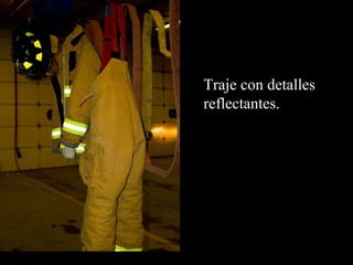 Traje con detalles 
reflectantes. 
 